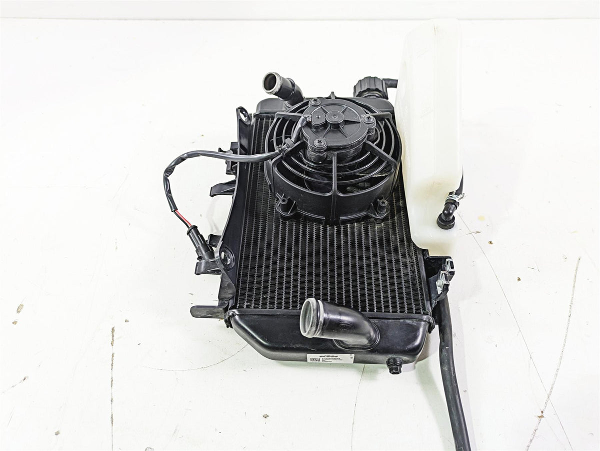 2022 KTM 1290 Super Adventure S Right Radiator Fan Set 61935008000 61935008033 {{ shop.shopifyCountryName }} - Mototech271