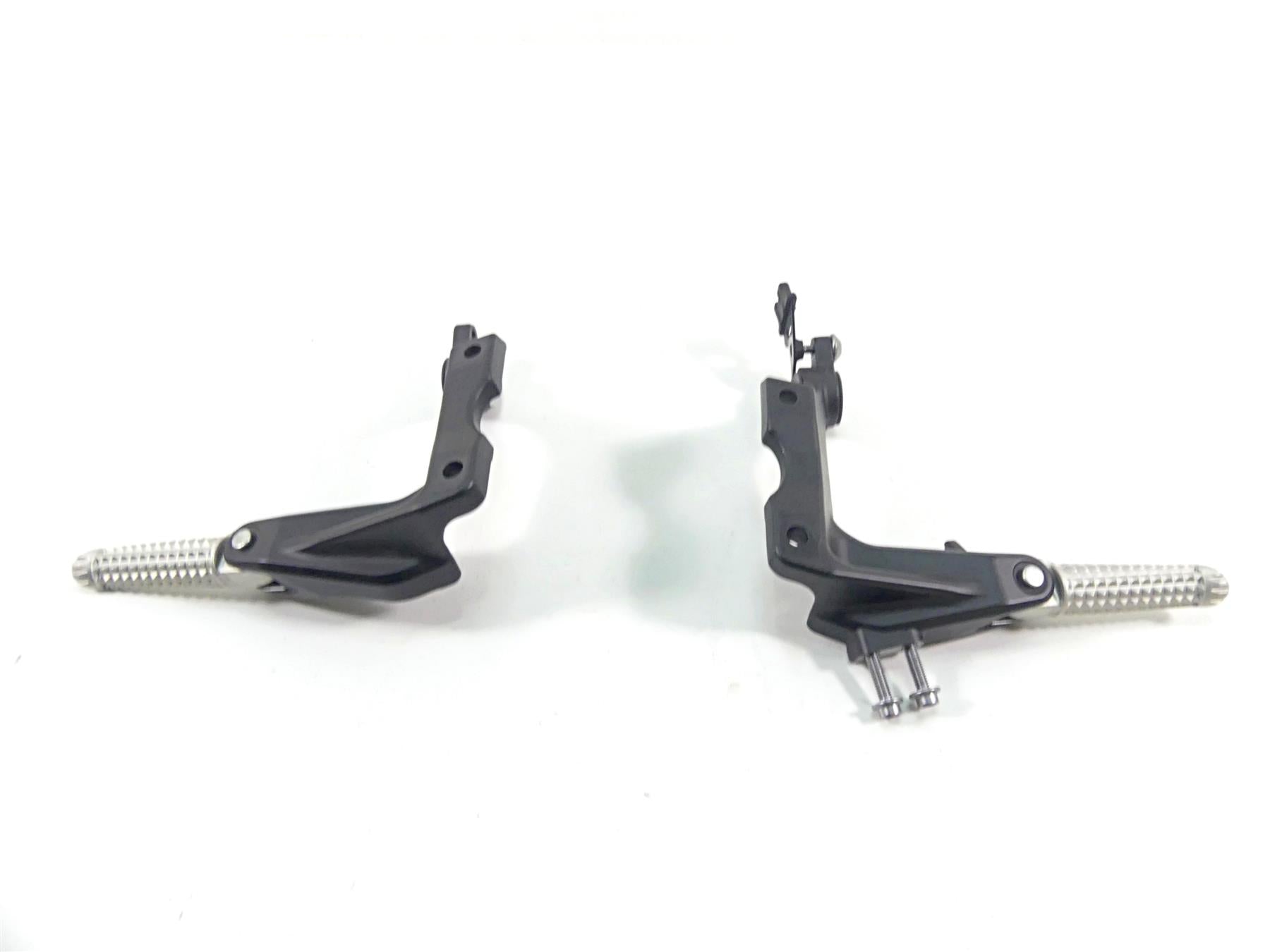 2012 Yamaha VMX17 VMAX 1700 Rear Passenger Footpeg Set 2S3-27430-00 2S3-27440-00 {{ shop.shopifyCountryName }} - Mototech271