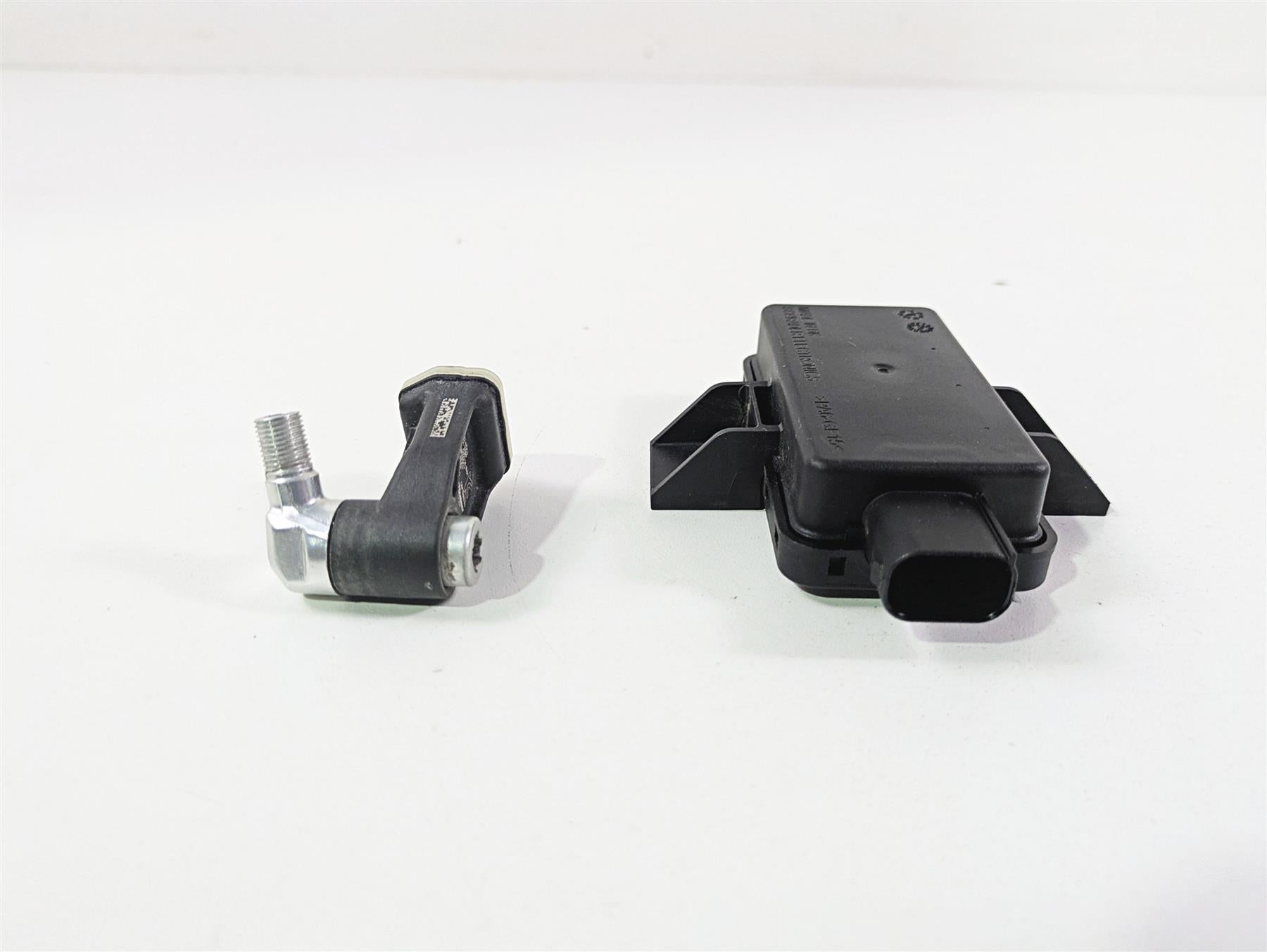2018 KTM 1290 Super Duke R Tire Pressure Sensor & Module 61412033000 60312032000 {{ shop.shopifyCountryName }} - Mototech271