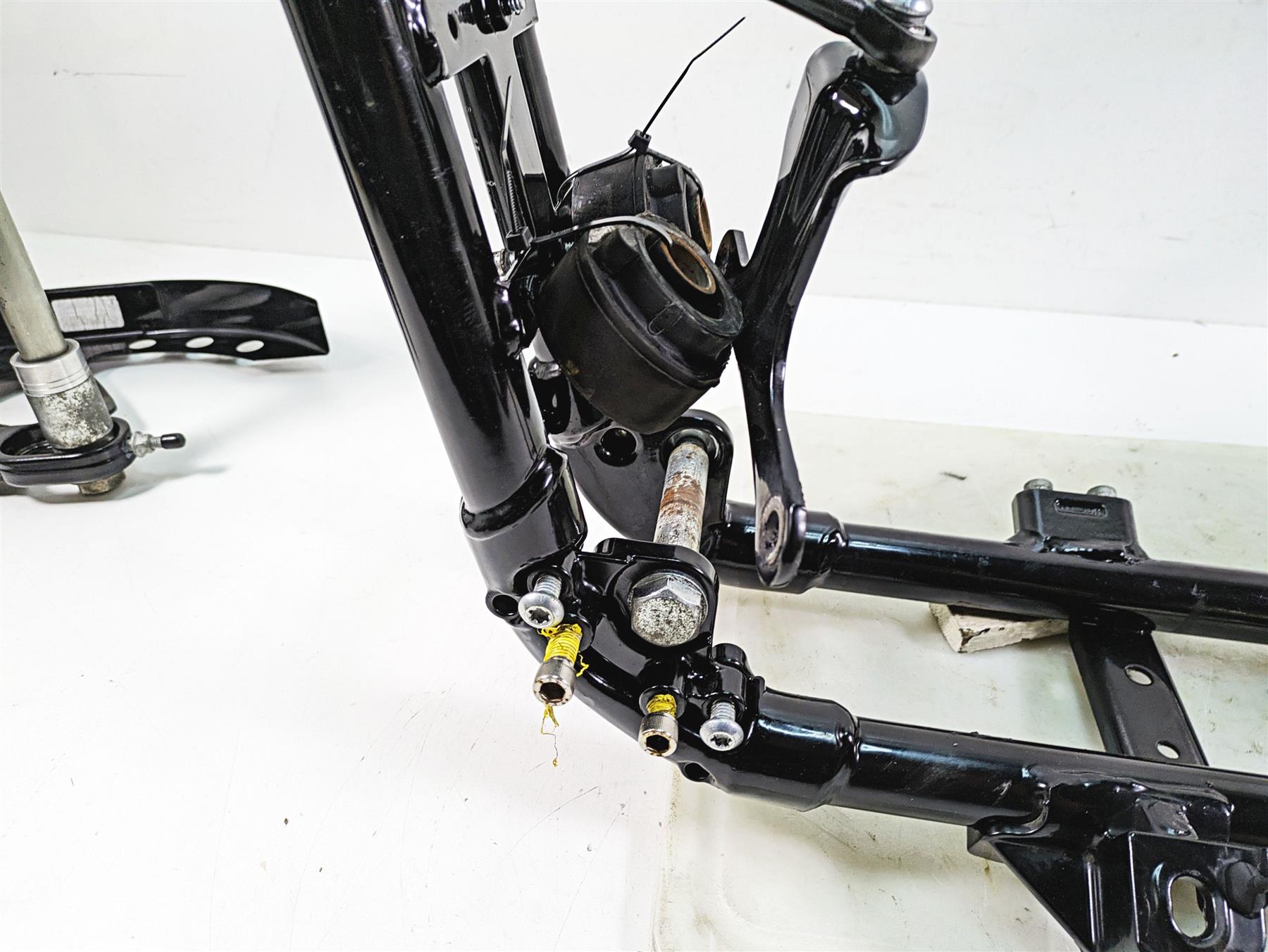 2017 Harley XL883 N Sportster Iron Straight Frame Chassis & Swingarm With Clean Ohio Title 47000031 {{ shop.shopifyCountryName }} - Mototech271