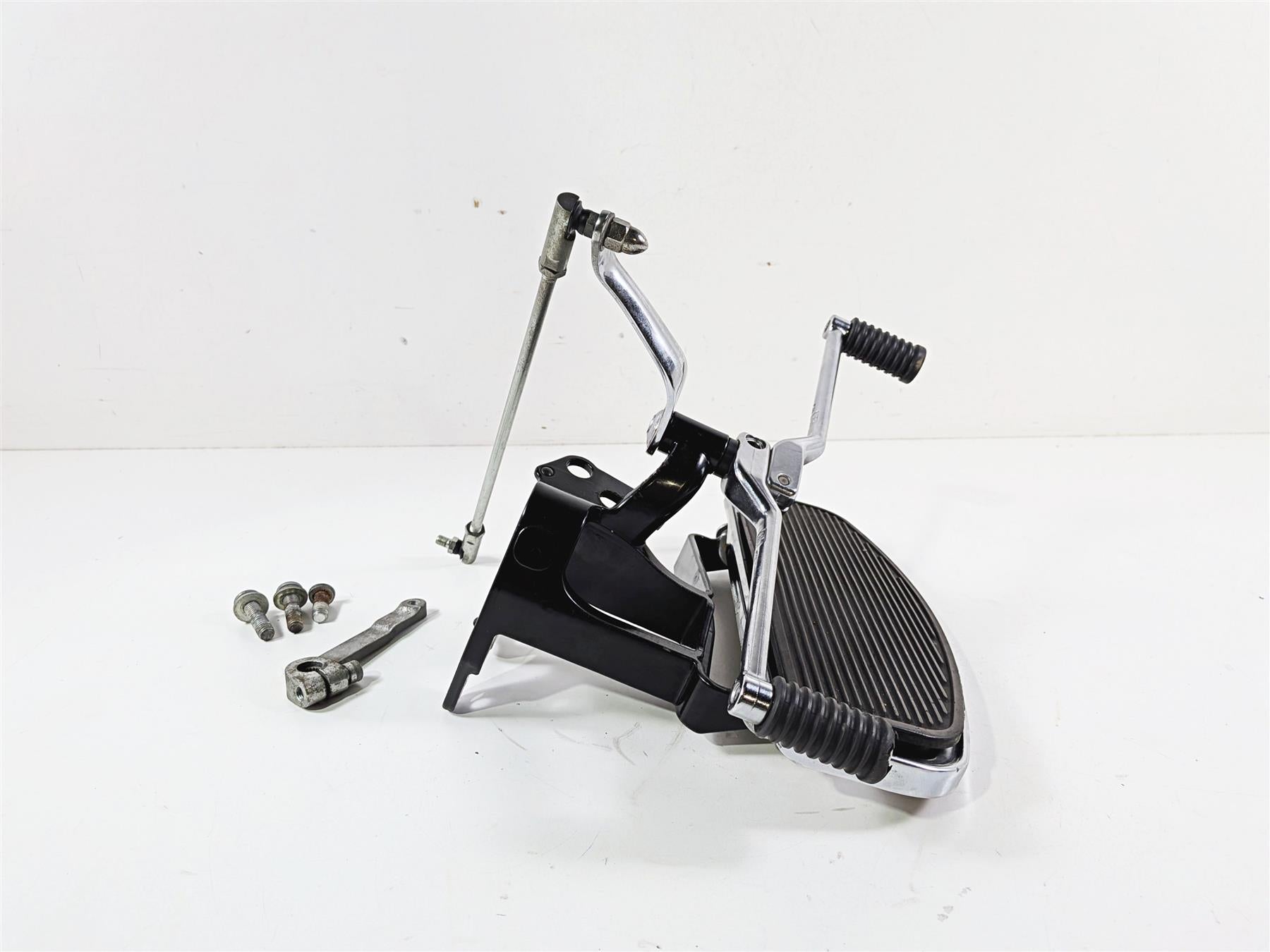 2012 Harley Softail FLSTF Fat Boy Left Front Floorboard Shifter Set 33630-07A {{ shop.shopifyCountryName }} - Mototech271