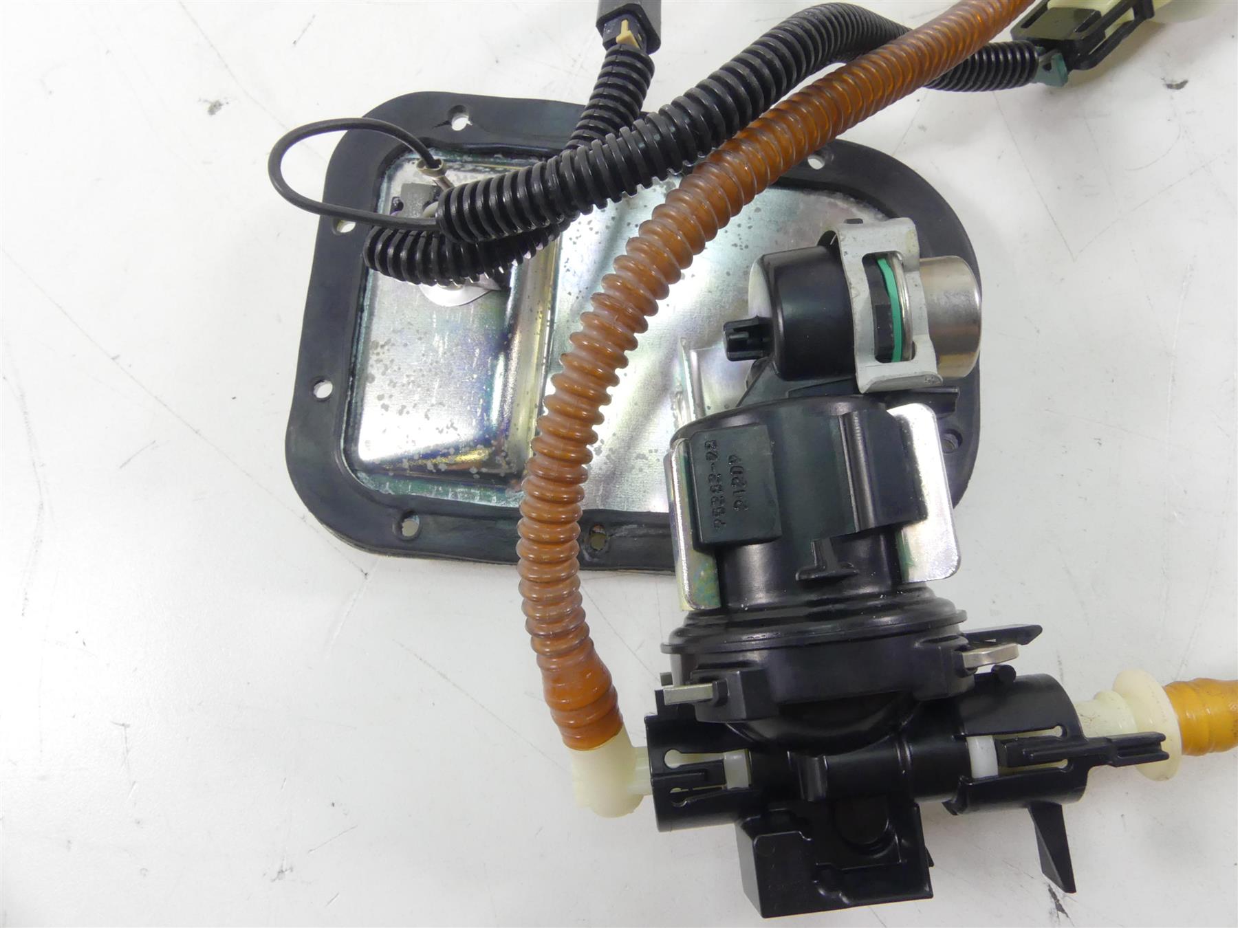 2008 Harley Softail FXSTB Night Train Fuel Gas Petrol Pump -Read 75141-08A {{ shop.shopifyCountryName }} - Mototech271