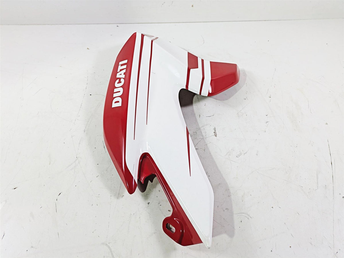 2018 Ducati Hypermotard 939 SP Right Tank Fairing Cover READ 480P5692CK {{ shop.shopifyCountryName }} - Mototech271