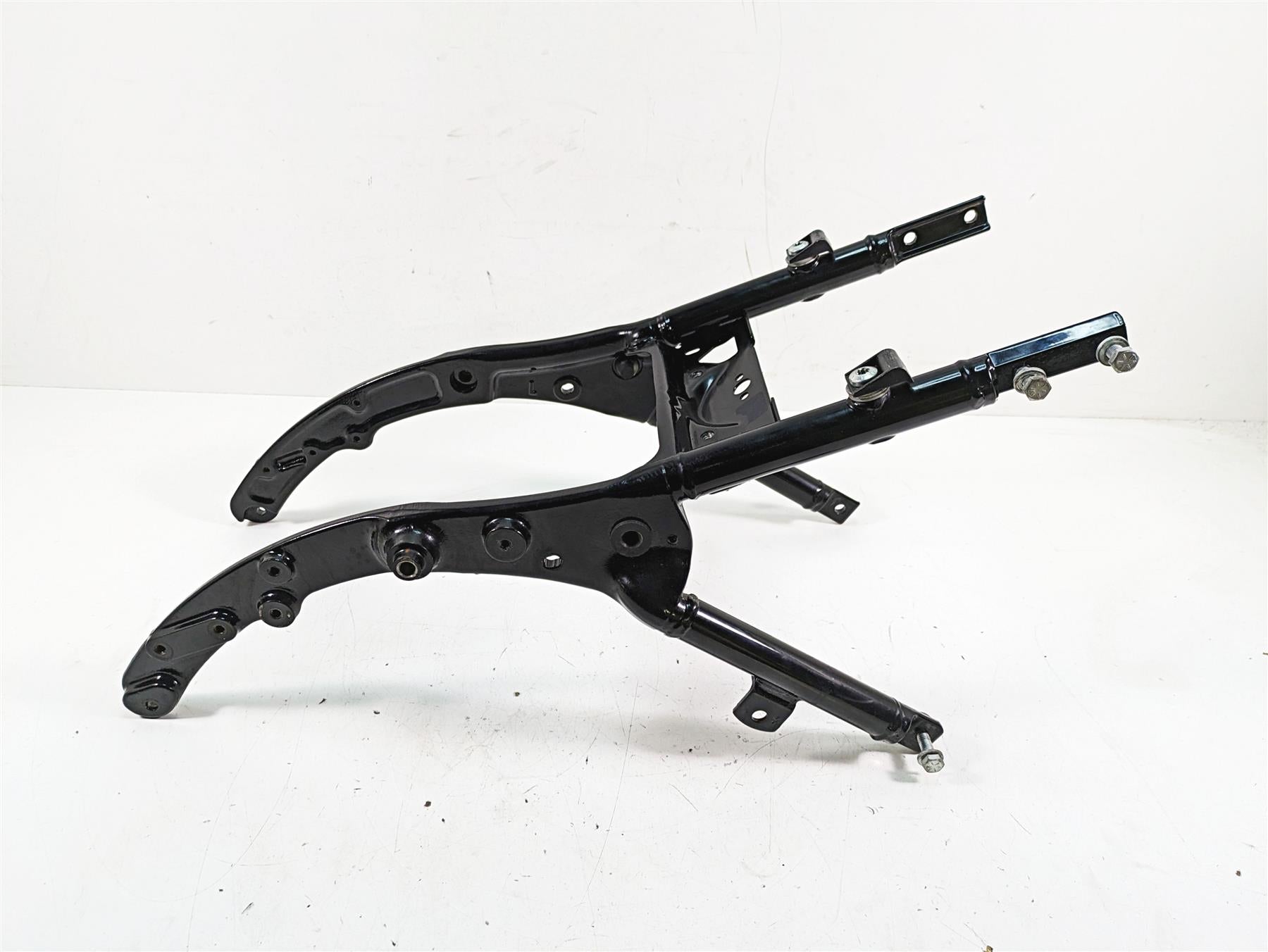 2013 Harley Touring FLHX Street Glide Straight Subframe Sub Frame 48079-09BHP