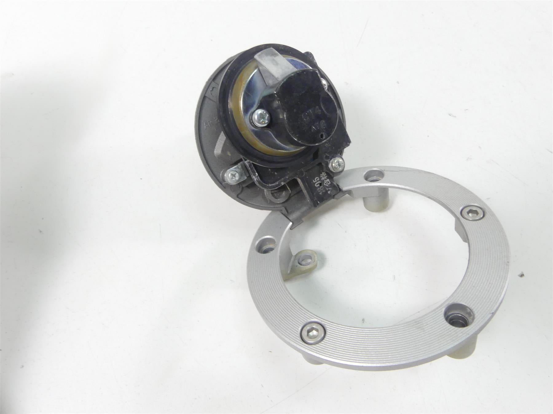 2015 Ducati Monster 1200 S Ignition Switch Key Lock Tank Lid Set -Read 59821061A {{ shop.shopifyCountryName }} - Mototech271