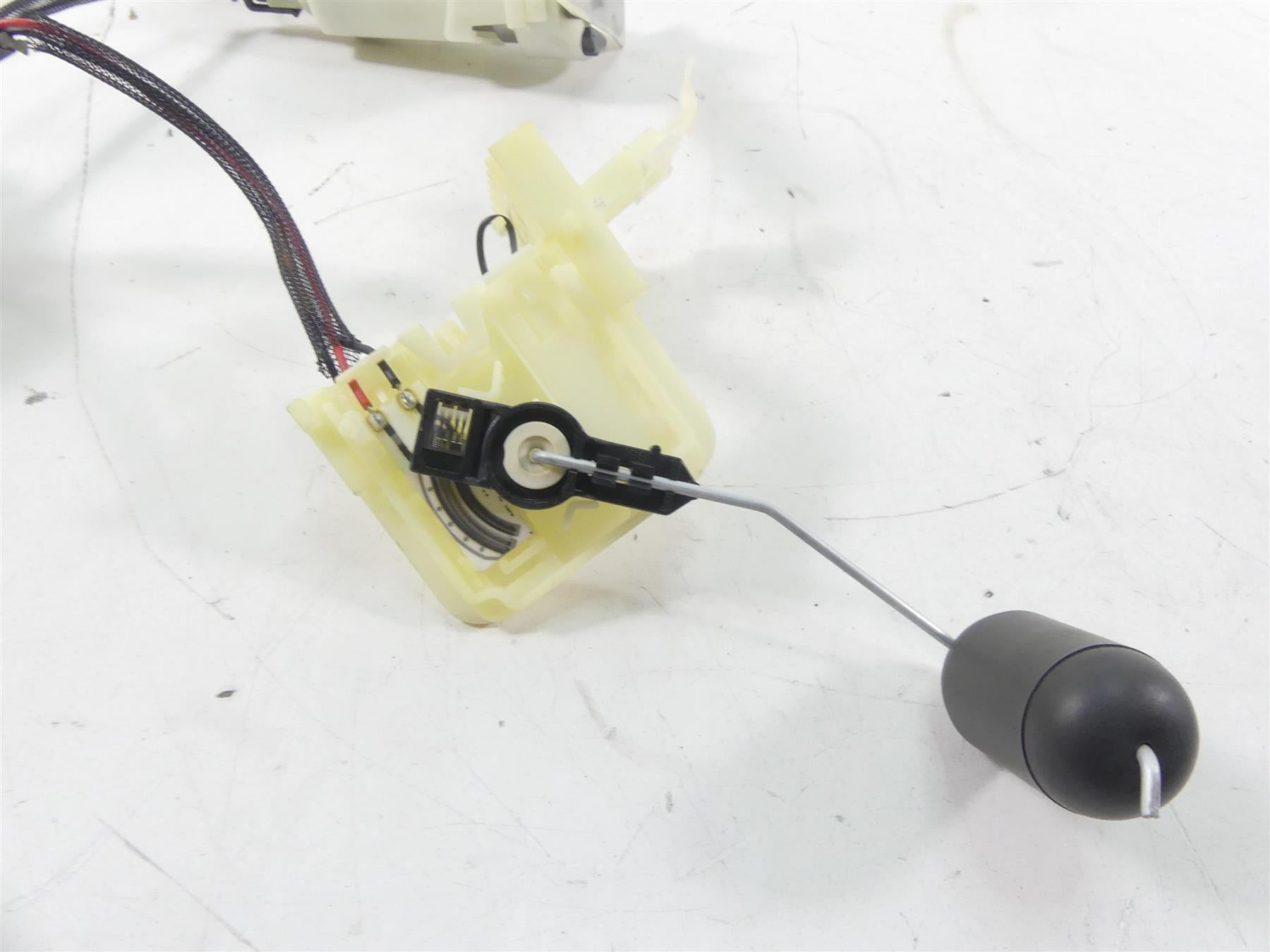 2015 Harley FXDL Dyna Low Rider Fuel Gas Petrol Pump & Sending Unit 75246-04A {{ shop.shopifyCountryName }} - Mototech271
