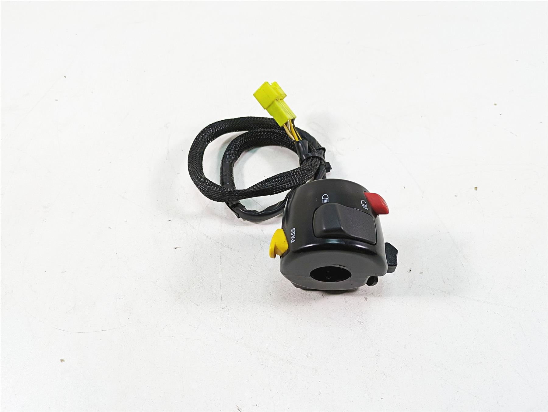 2016 Suzuki M109R VZR1800 Left Hand Turn Signal Control Switch 37400-48GB0 {{ shop.shopifyCountryName }} - Mototech271