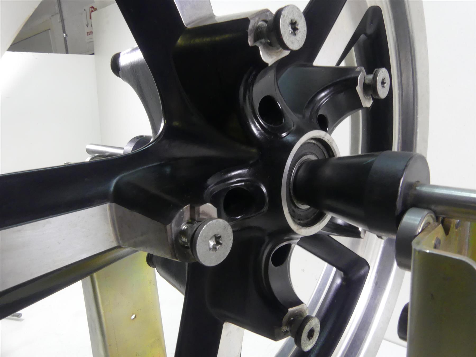2011 Harley VRSCF Muscle Rod Straight Front Wheel Rim 19x3 - Read 41670-09 {{ shop.shopifyCountryName }} - Mototech271