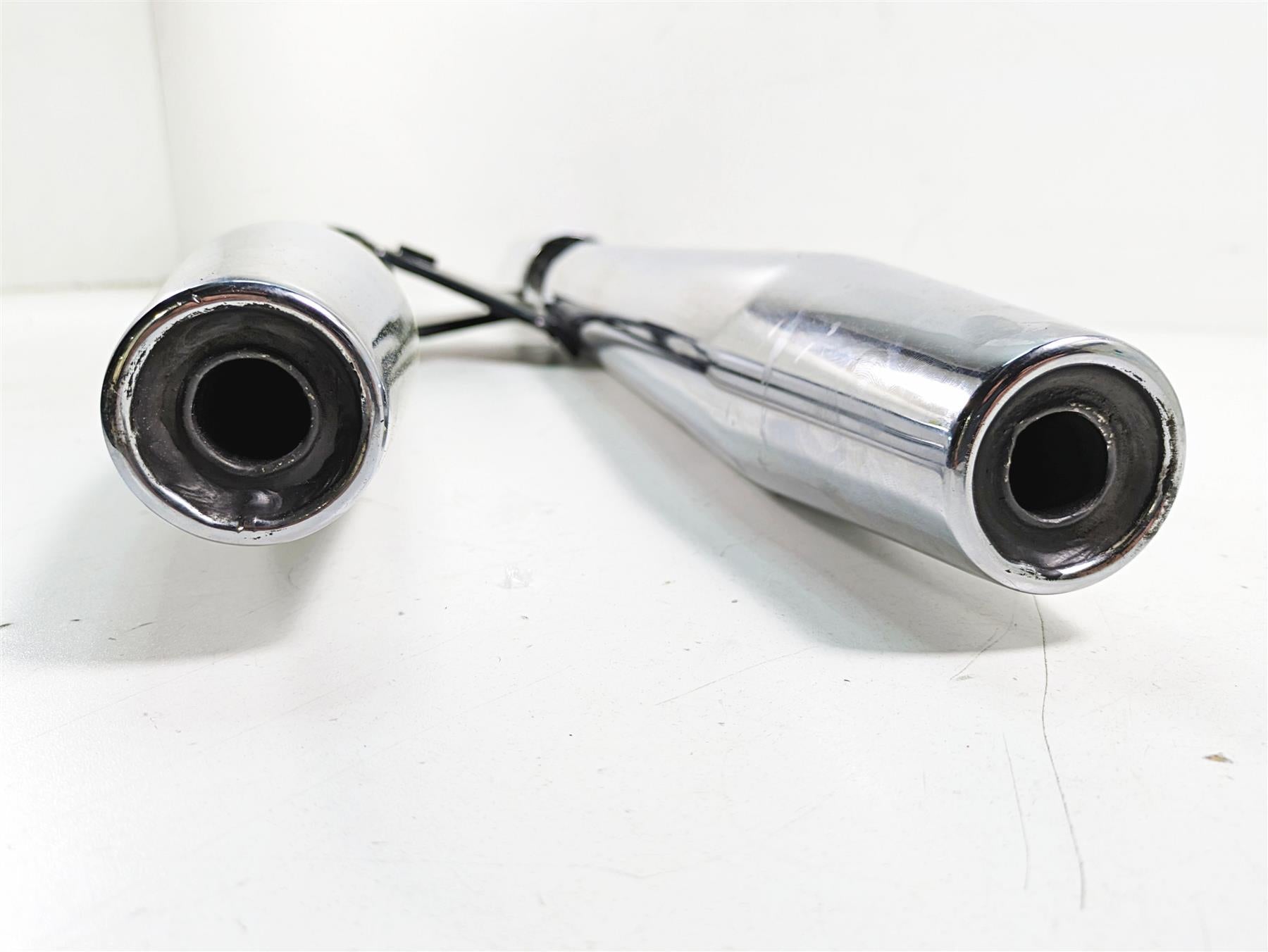 2011 Triumph America Exhaust Pipe Muffler Silencer Set T2206423 {{ shop.shopifyCountryName }} - Mototech271