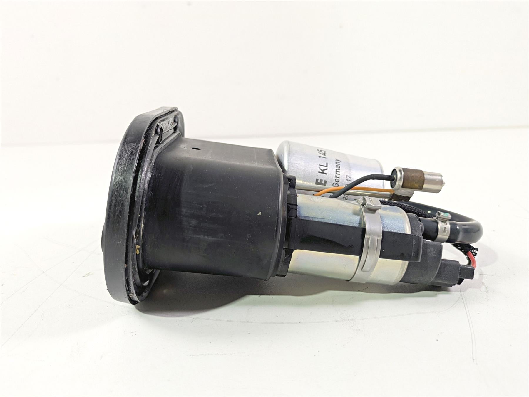 2017 Aprilia RSV 1100 Tuono V4 Factory Fuel Gas Petrol Pump - Tested B043925 {{ shop.shopifyCountryName }} - Mototech271
