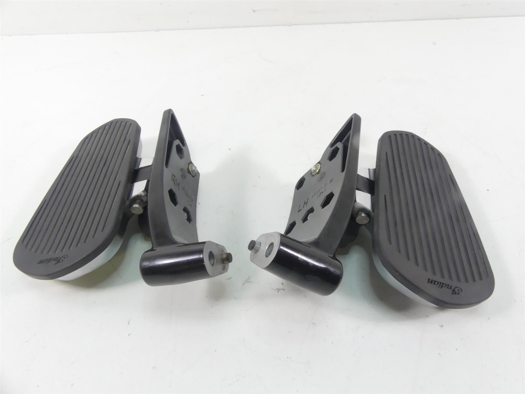2020 Indian Roadmaster Nice Rear Passenger Floor Board Set 5139676 5139675 {{ shop.shopifyCountryName }} - Mototech271