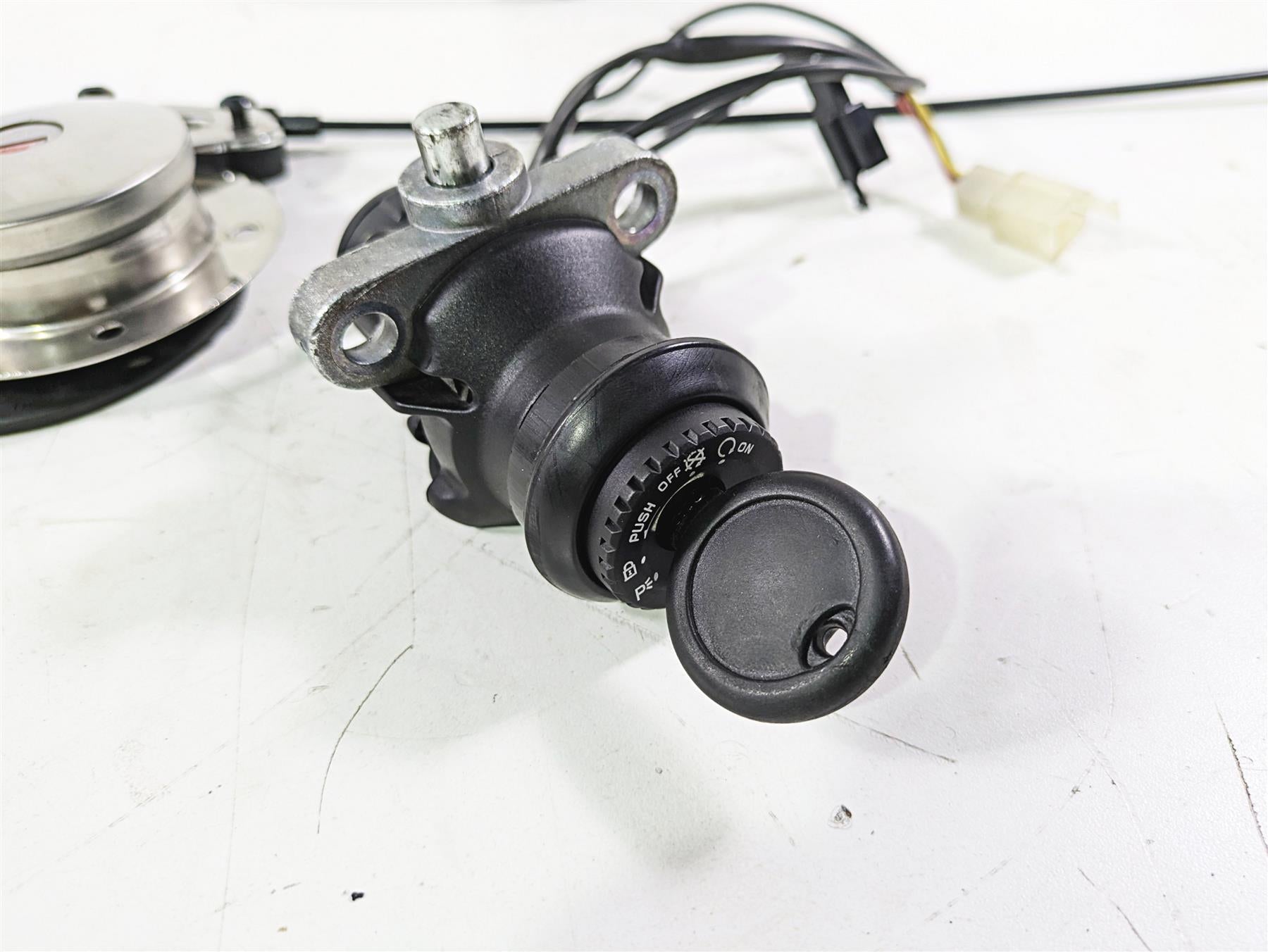 2014 Moto Guzzi California 1400 Touring Ignition Switch Key Speedo 8K B063709 {{ shop.shopifyCountryName }} - Mototech271
