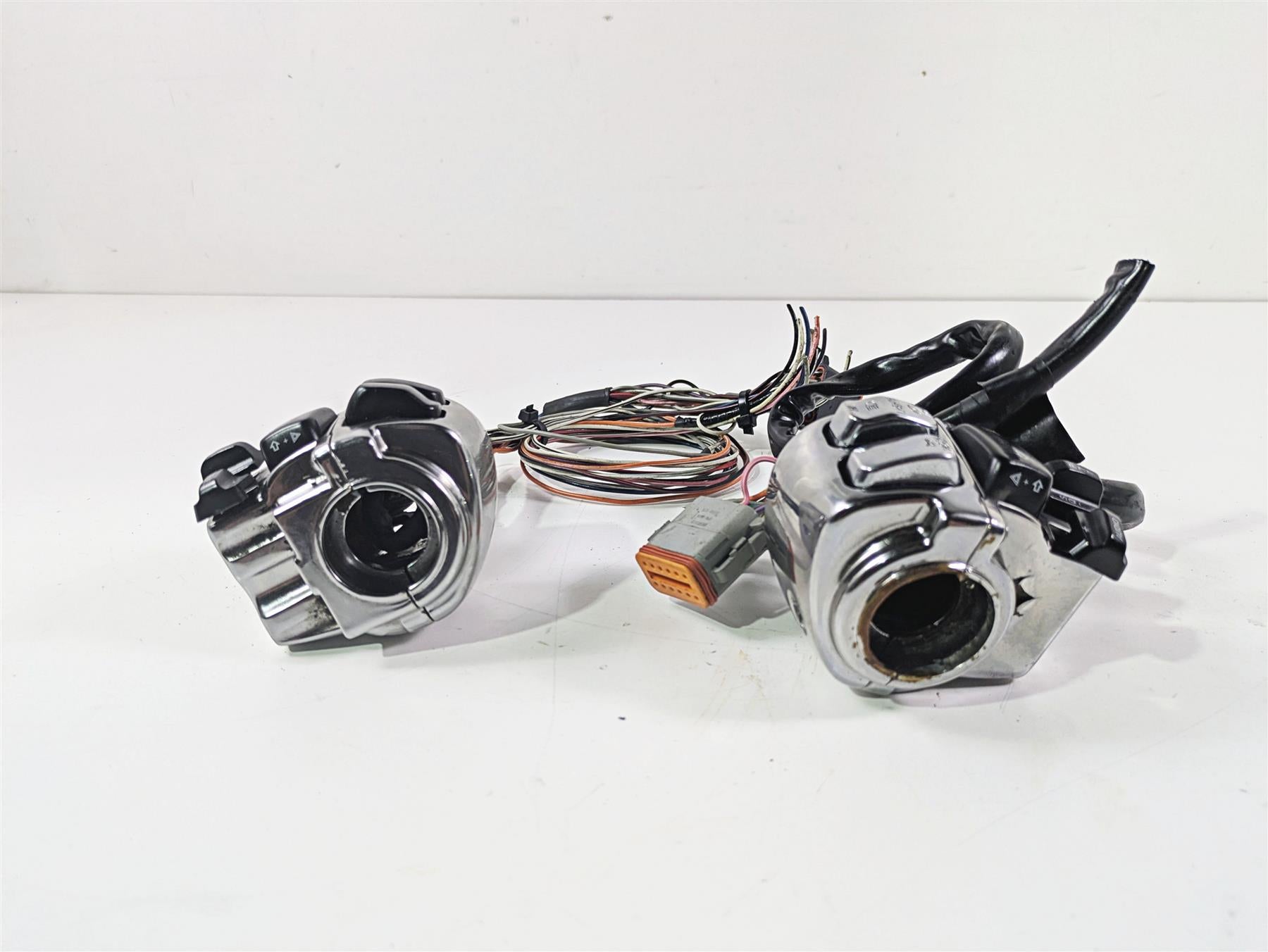 2001 Harley Touring FLHX Street Glide Chrome Control Switch Set 71685-06A {{ shop.shopifyCountryName }} - Mototech271