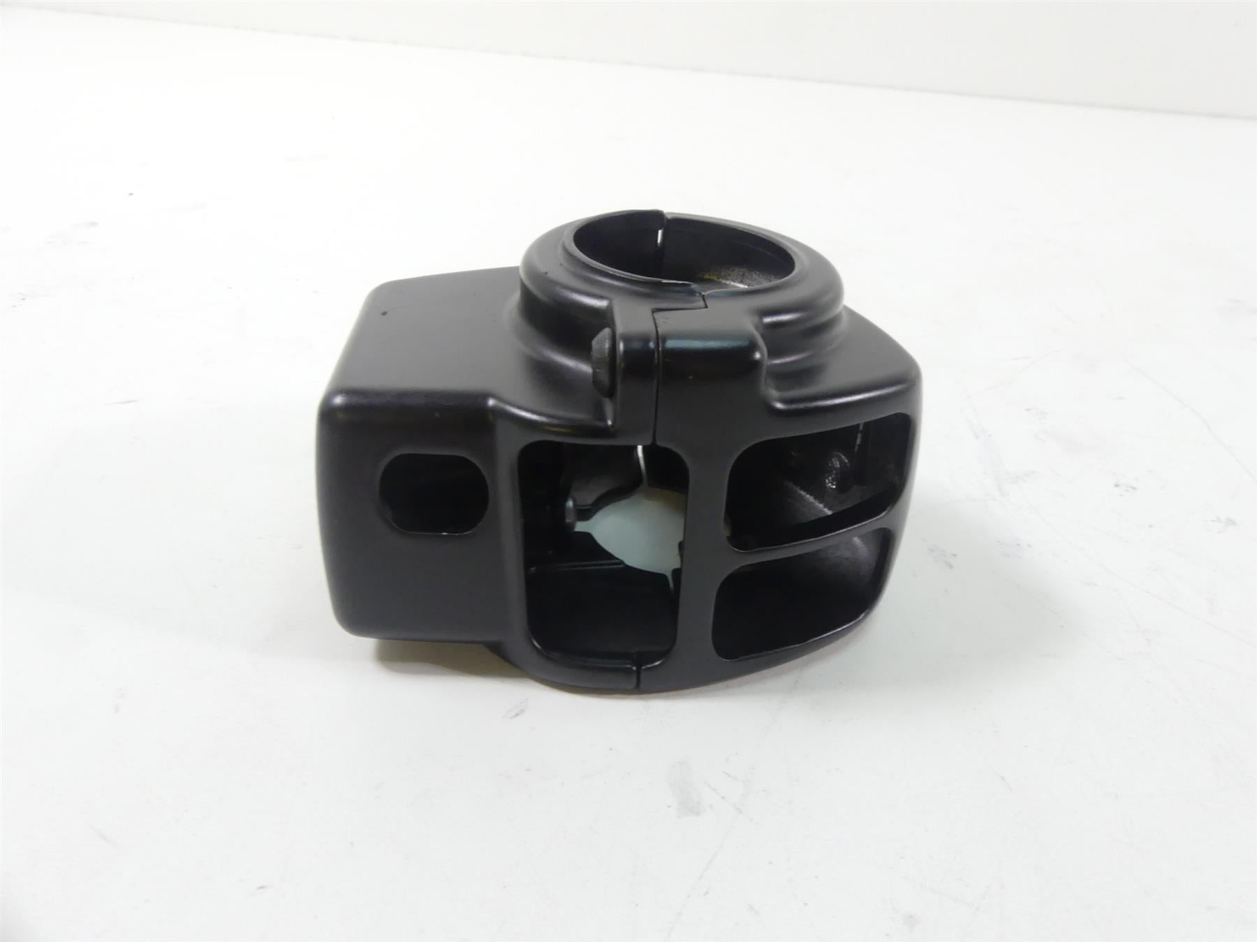 2016 Harley FXDLS Dyna Low Rider Left Hand Control Switch Housing 72920-11 {{ shop.shopifyCountryName }} - Mototech271