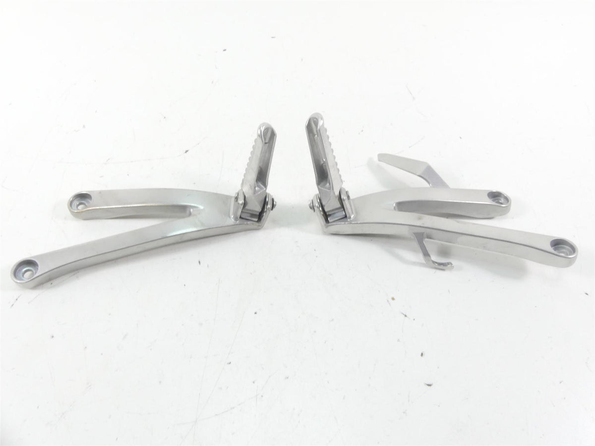 2021 Honda CBR600RR Rear Passenger Pillion Footpeg Foot Peg Set 50750-MFJ-D00 {{ shop.shopifyCountryName }} - Mototech271