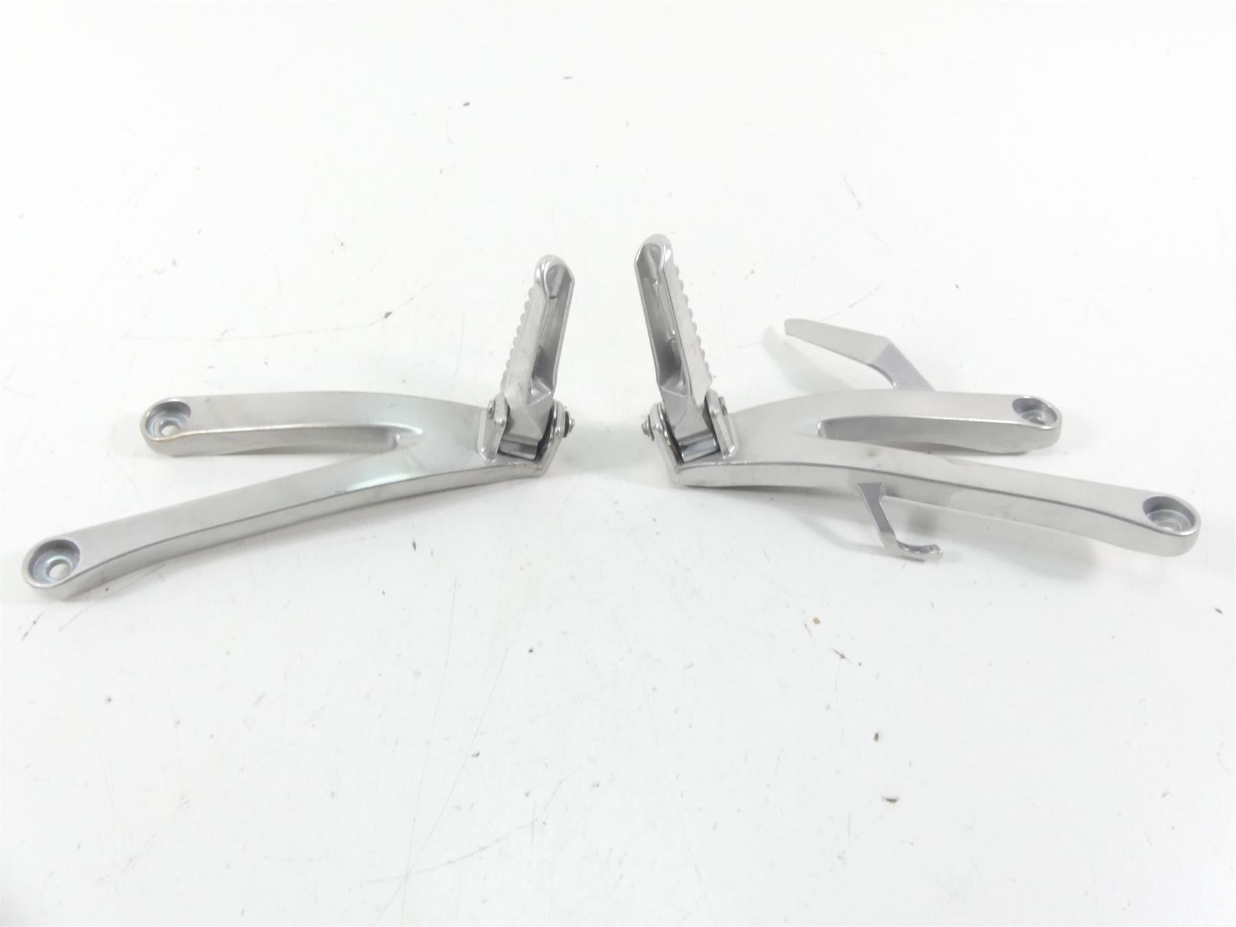 2021 Honda CBR600RR Rear Passenger Pillion Footpeg Foot Peg Set 50750-MFJ-D00 {{ shop.shopifyCountryName }} - Mototech271