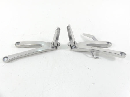 2021 Honda CBR600RR Rear Passenger Pillion Footpeg Foot Peg Set 50750-MFJ-D00 {{ shop.shopifyCountryName }} - Mototech271
