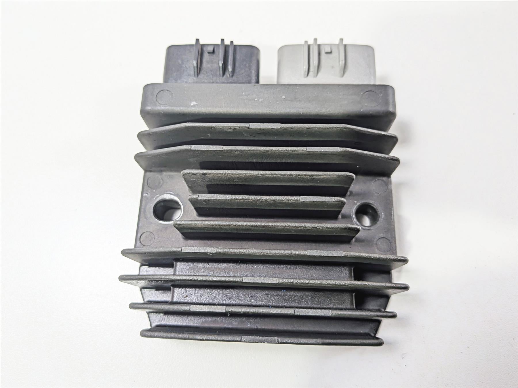 2023 Yamaha MT10 MTN1000 Rectifier Voltage Regulator 1D7-81960-10-00 FH027AA {{ shop.shopifyCountryName }} - Mototech271