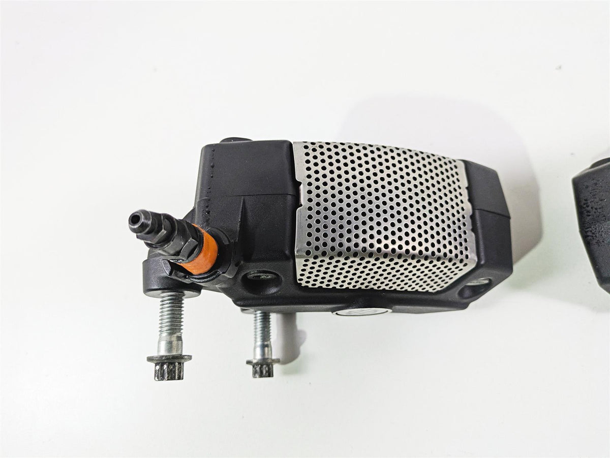 2016 Harley Touring FLHR Road King Front Brake Caliper Set 43027-08 44023-08 {{ shop.shopifyCountryName }} - Mototech271