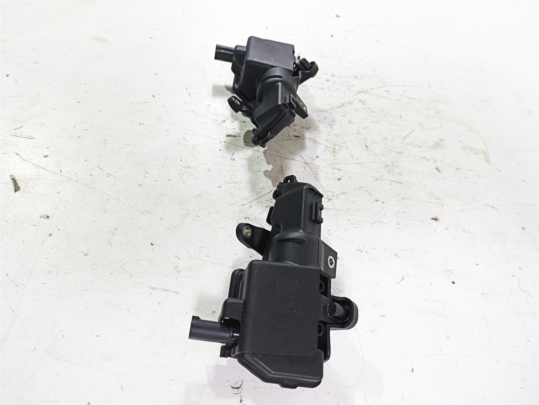 2022 BMW R1250 RT K052 Saddlebag Saddle Bag Lock Set 46547724037 {{ shop.shopifyCountryName }} - Mototech271