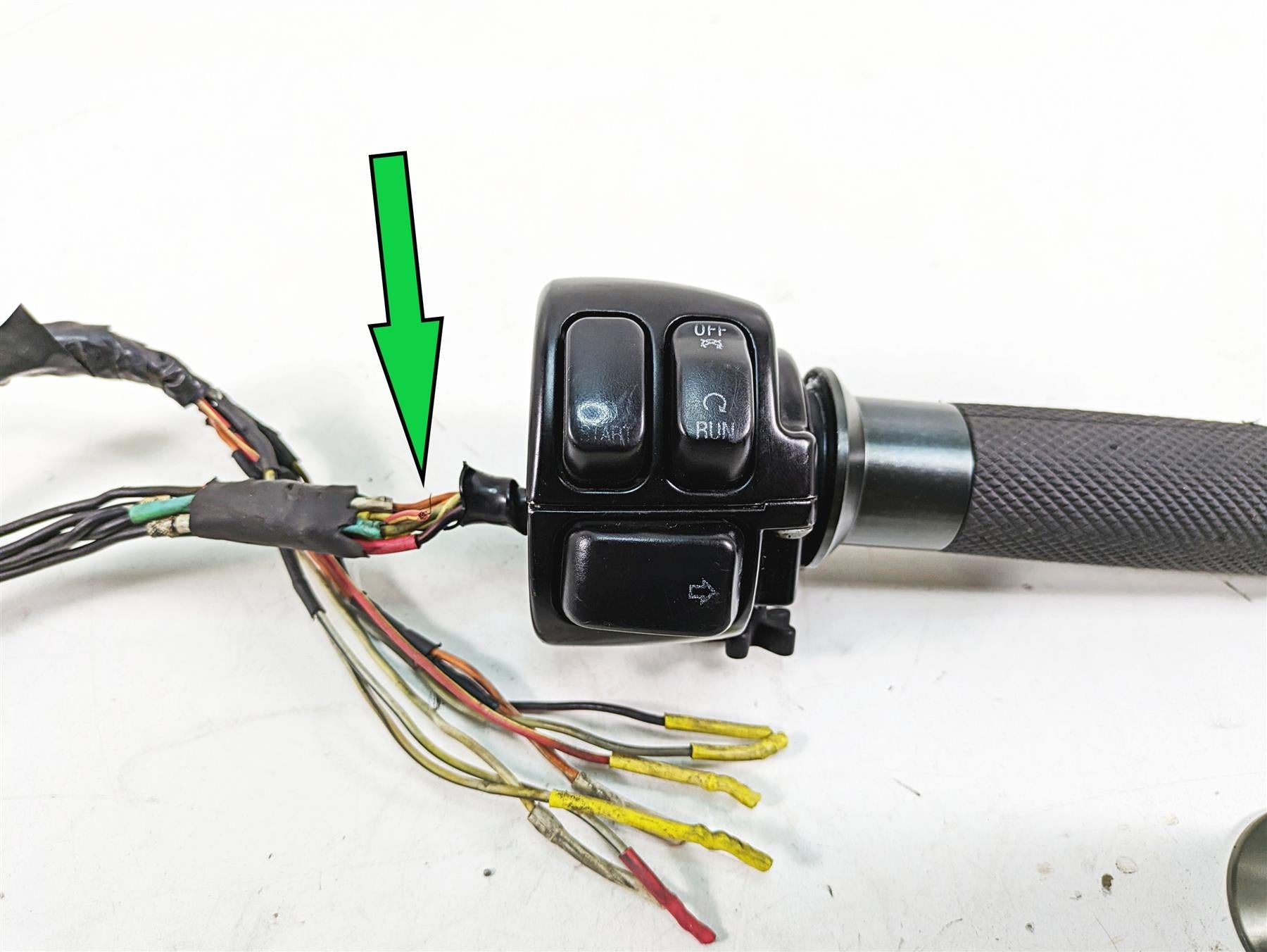 2005 Harley Dyna FXDL Low Rider Right Hand Control Switch - Read 71684-06A {{ shop.shopifyCountryName }} - Mototech271