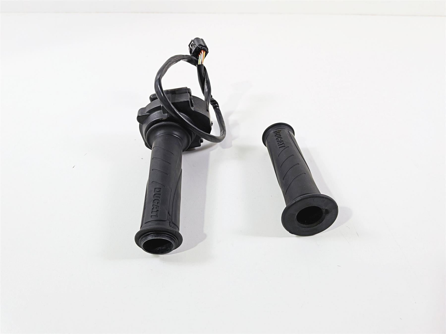 2019 Ducati 959 Panigale Ride Fly By Wire Throttle Set - Read 66020011B {{ shop.shopifyCountryName }} - Mototech271