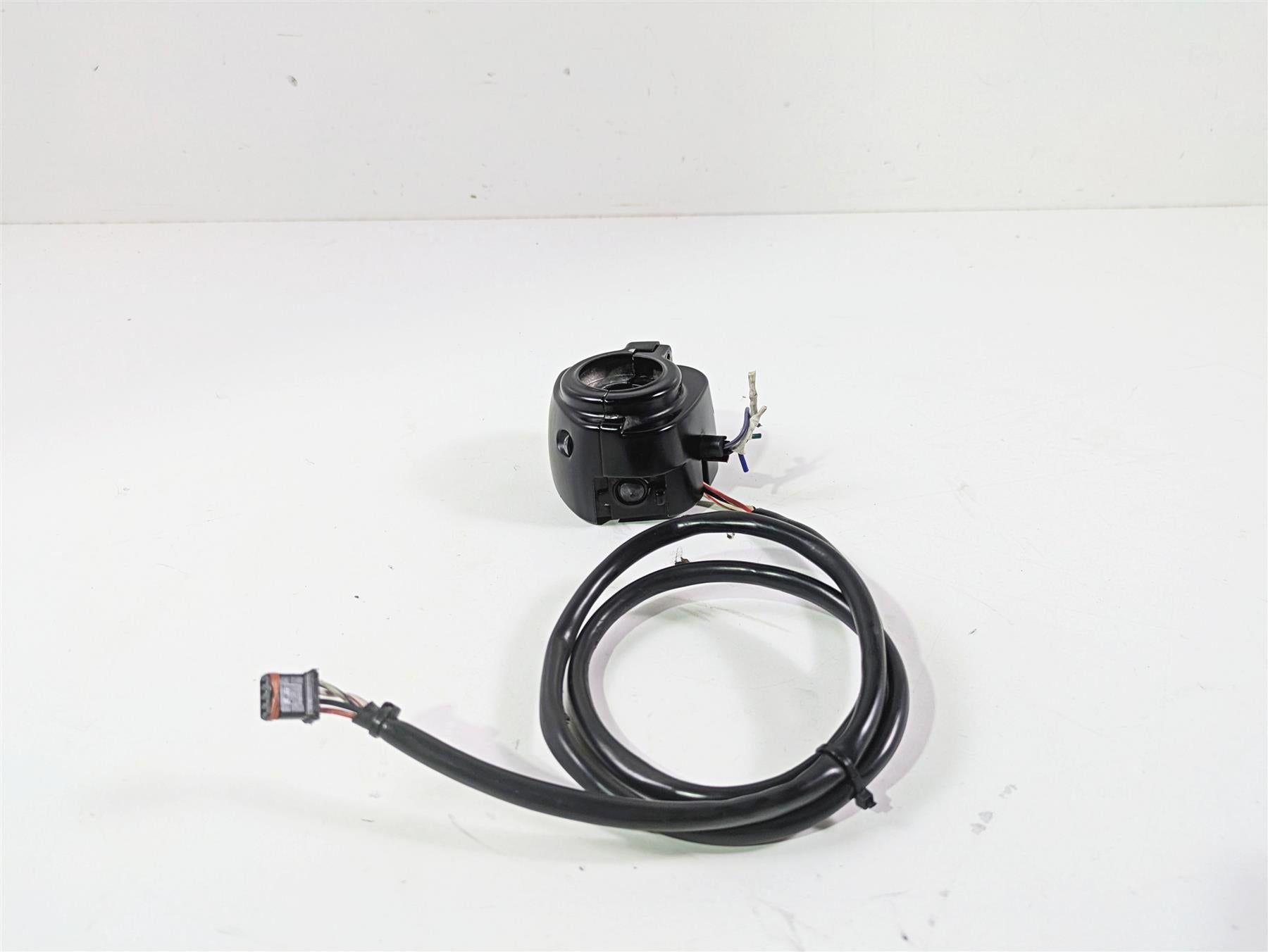 2016 Harley FXDF Dyna Fat Bob Left Blinker Control Switch - Read 71500372A {{ shop.shopifyCountryName }} - Mototech271