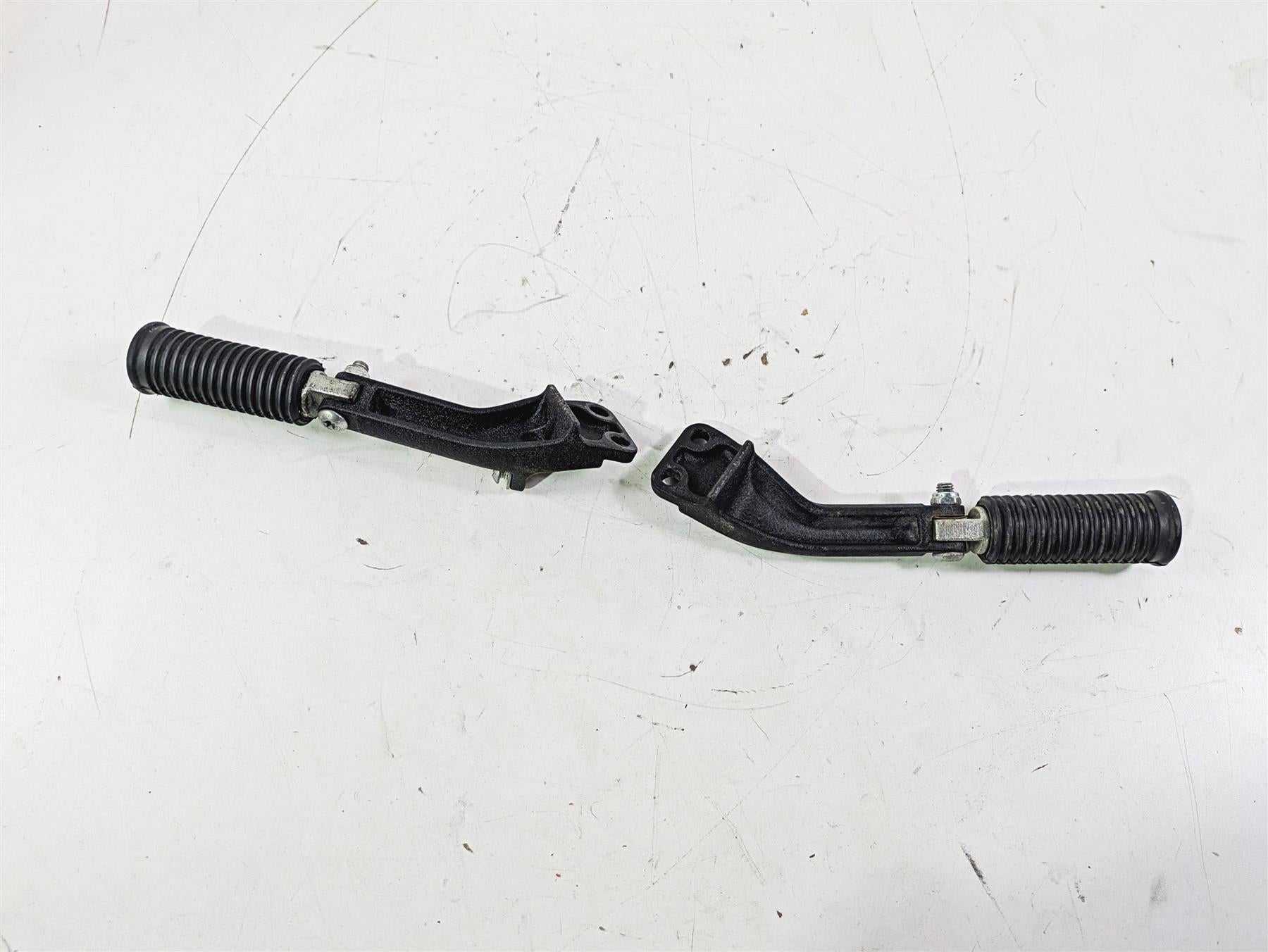 2015 Harley FXDL Dyna Low Rider Passenger Footpeg Foot Pegs 49224-06 49230-06 {{ shop.shopifyCountryName }} - Mototech271