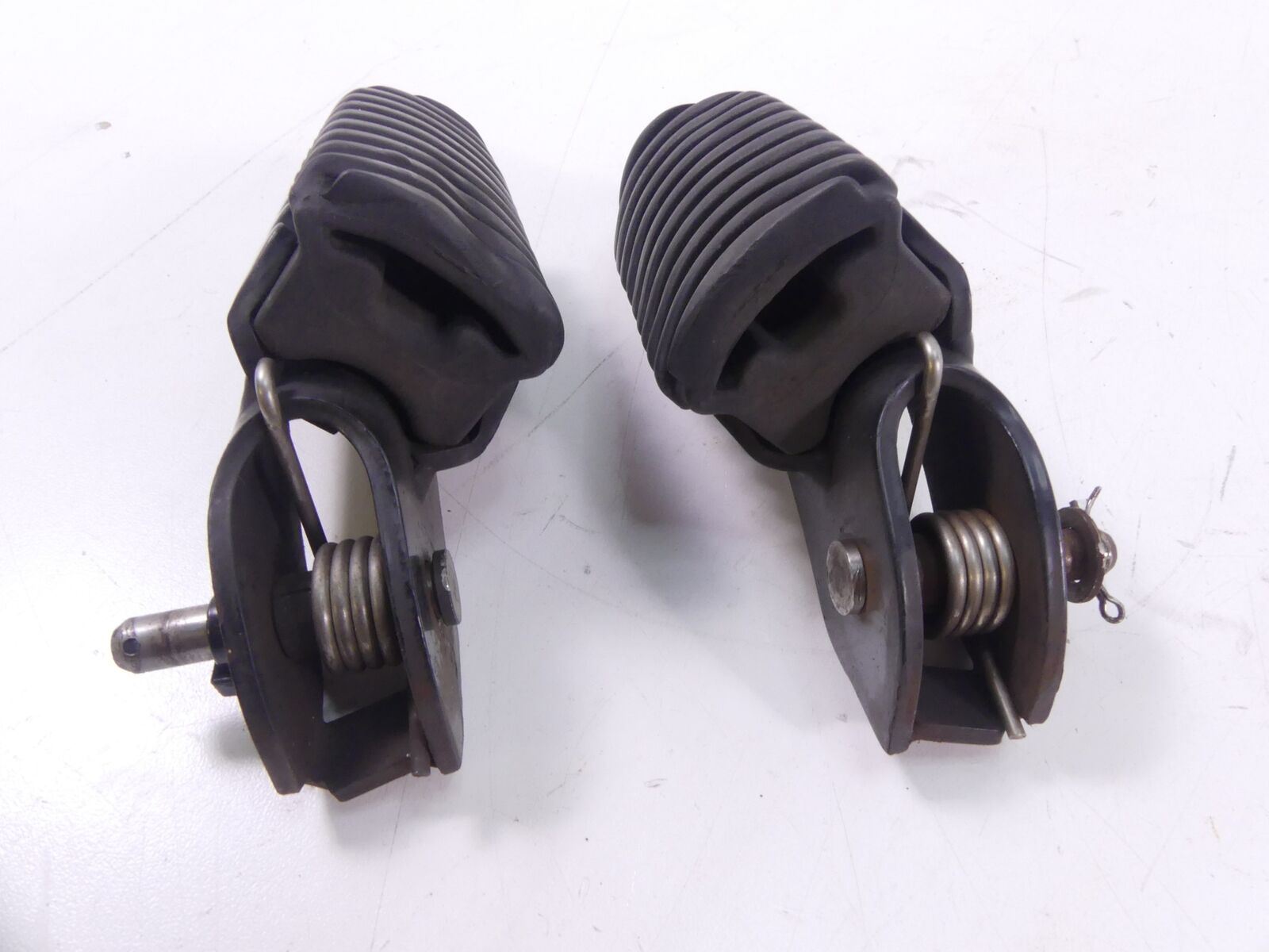 2010 BMW F800GS K72 Front Driver Footpeg Foot Peg Set 46717701199 46717701200 {{ shop.shopifyCountryName }} - Mototech271