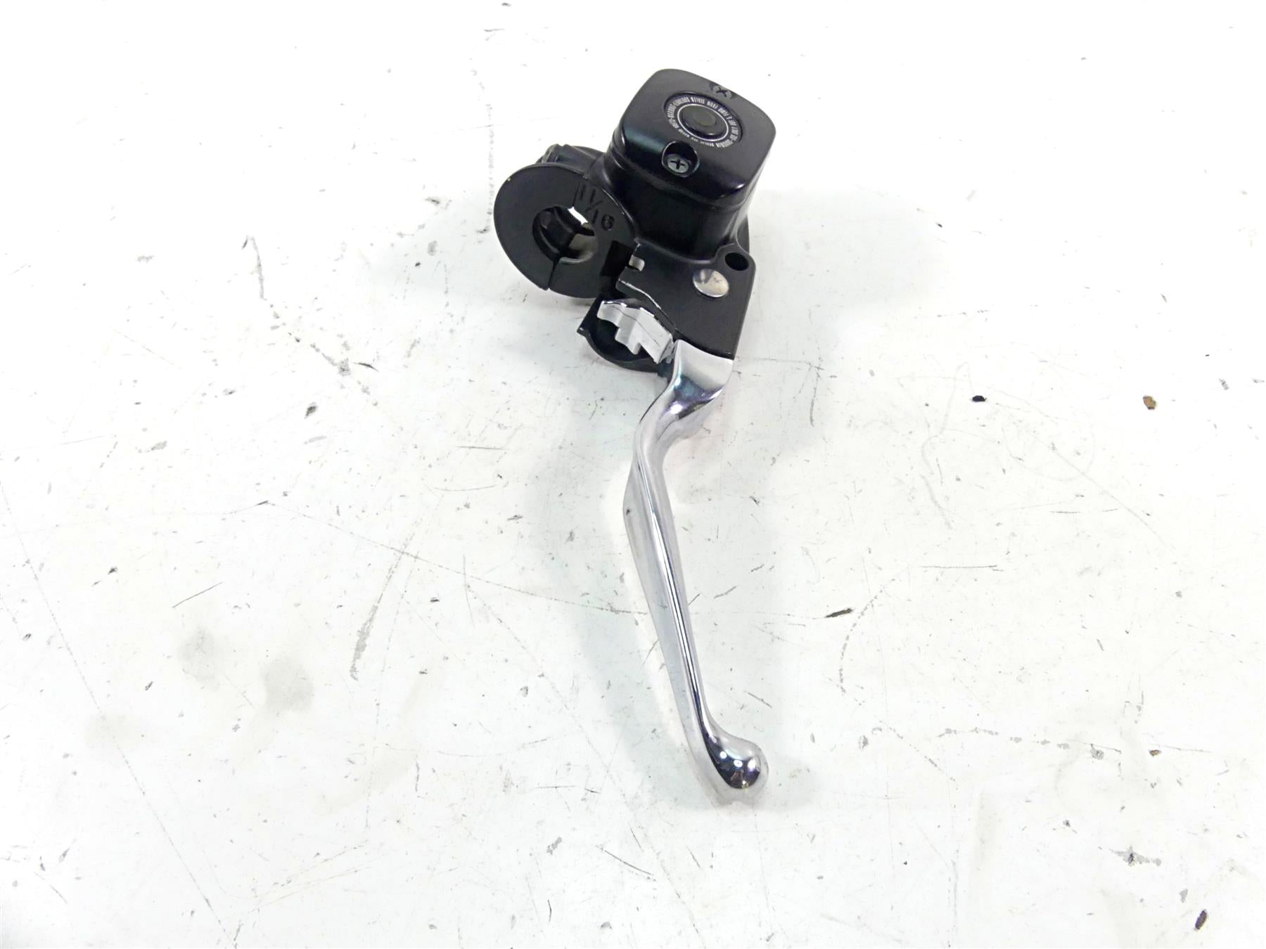 2002 Harley Touring FLHTC Electra Glide Front Brake Master Cylinder 41700737 {{ shop.shopifyCountryName }} - Mototech271