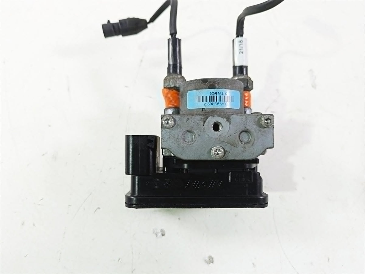 2018 Indian Chieftain Limited Abs Brake Pump Unit Module 2204981 {{ shop.shopifyCountryName }} - Mototech271
