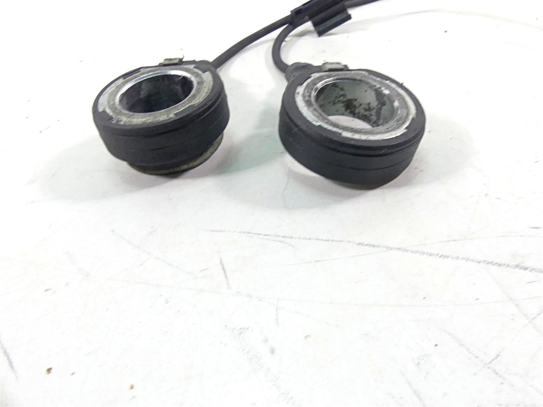 2015 Harley VRSCF Muscle V-Rod Abs Brake Wheel Speed Sensors 40648-08 40652-08 {{ shop.shopifyCountryName }} - Mototech271