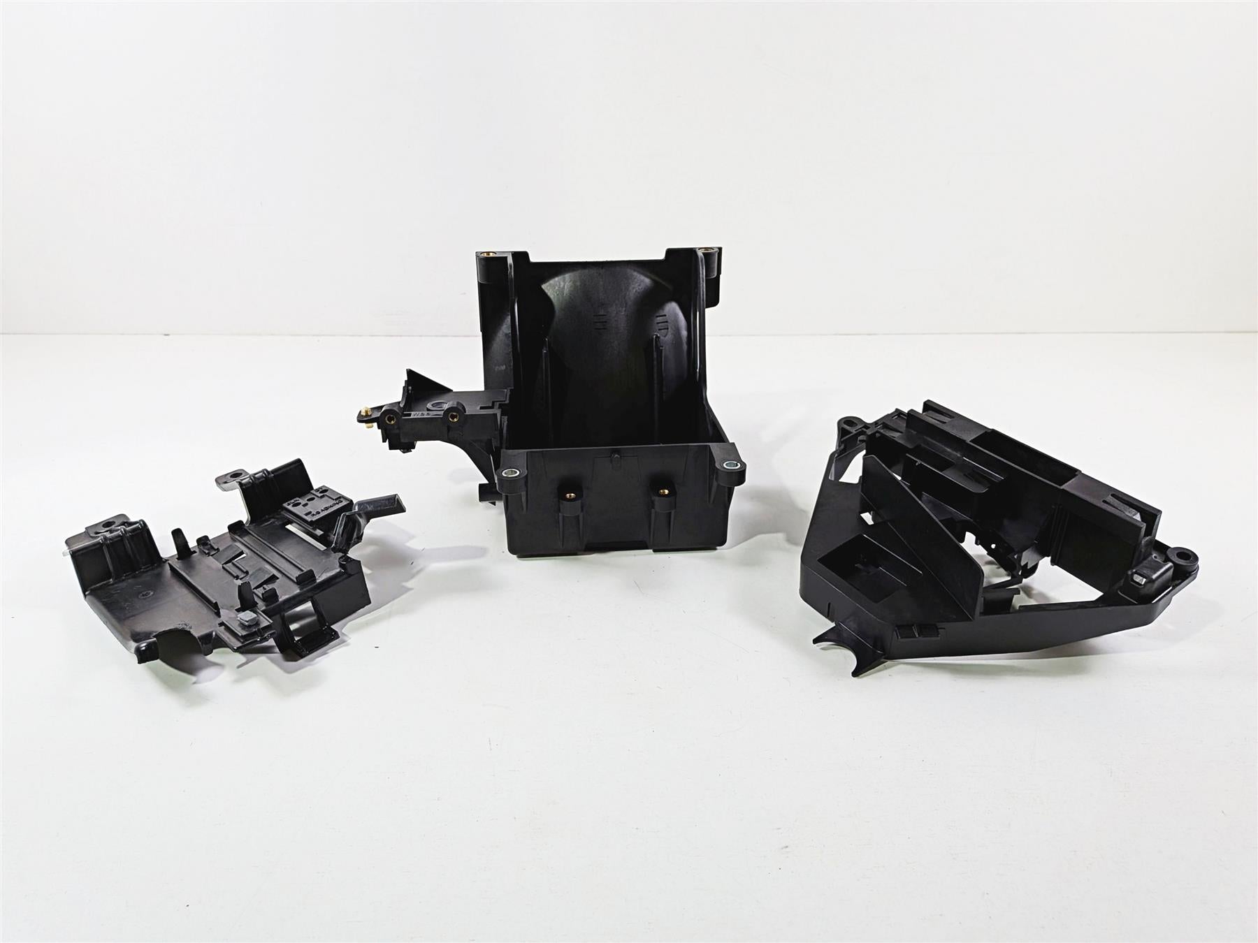 2014 Harley Touring FLHTK Electra Glide Battery & Ecm Holder - Read 66000010A-Mototech271