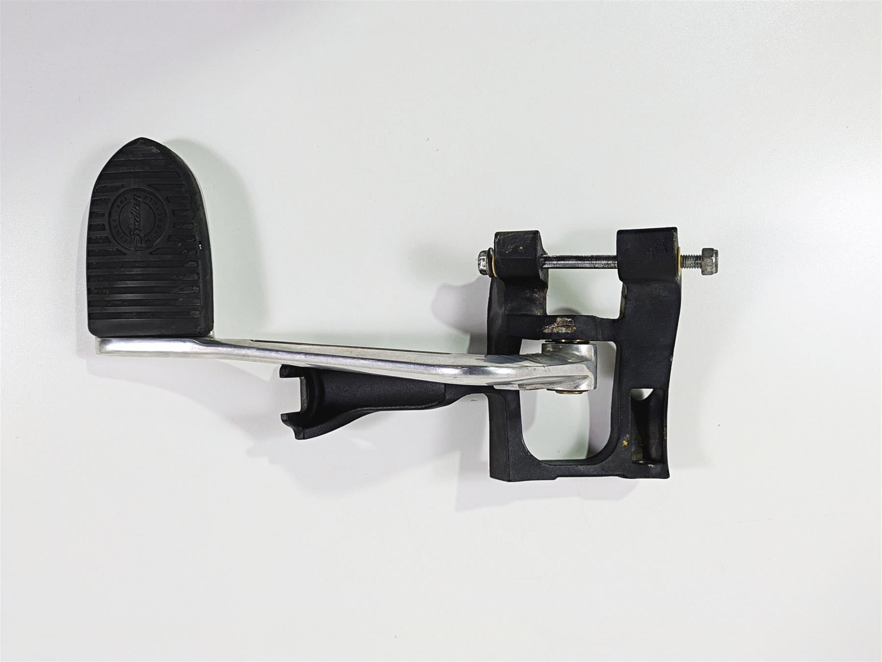 2016 Indian Chief Classic Left Front Floor Board Mount & Brake Pedal 1019864 {{ shop.shopifyCountryName }} - Mototech271