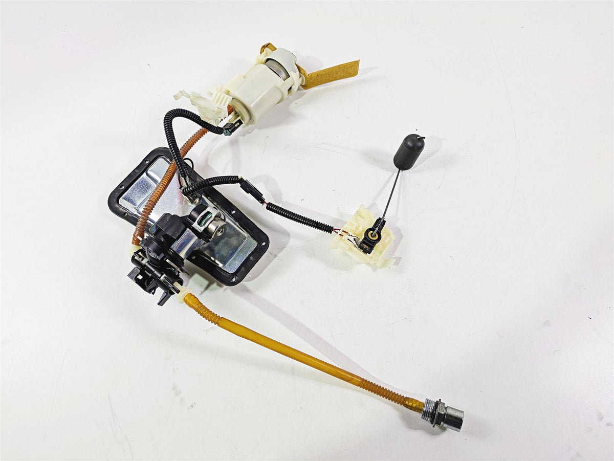 2008 Harley FXCWC Softail Rocker Fuel Gas Petrol Pump - Tested 75143-08A {{ shop.shopifyCountryName }} - Mototech271