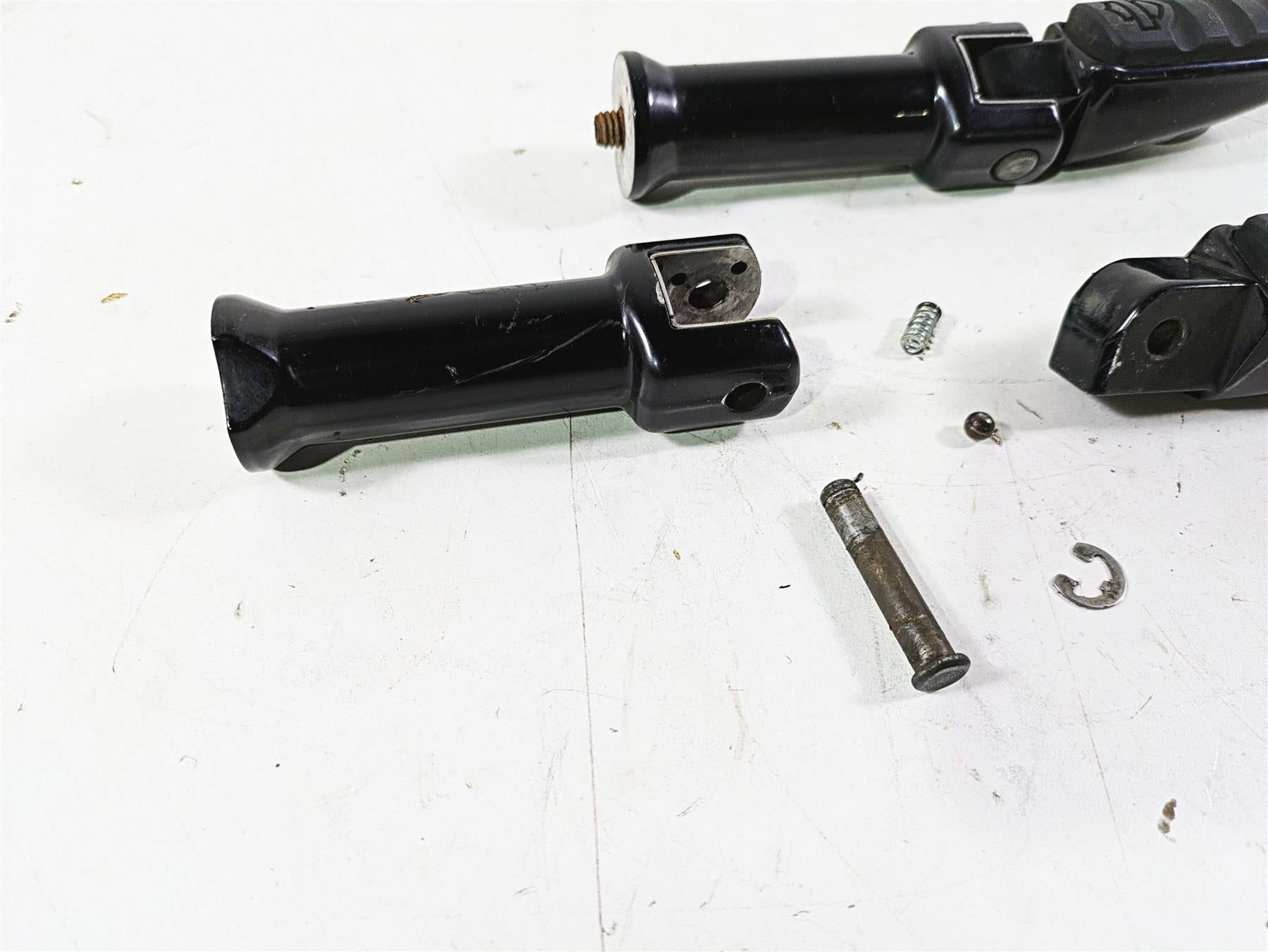 2018 Harley Softail FXFBS Fat Bob Passenger Livewire Footpeg Set - Read 50500762 {{ shop.shopifyCountryName }} - Mototech271