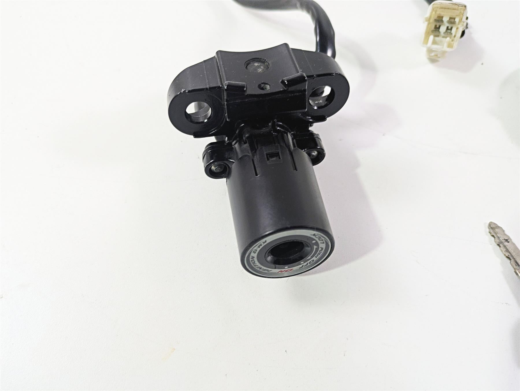 2016 Kawasaki ZX10R Ninja Ignition Switch Key Lock Tank Cap Set 27048-5104 {{ shop.shopifyCountryName }} - Mototech271