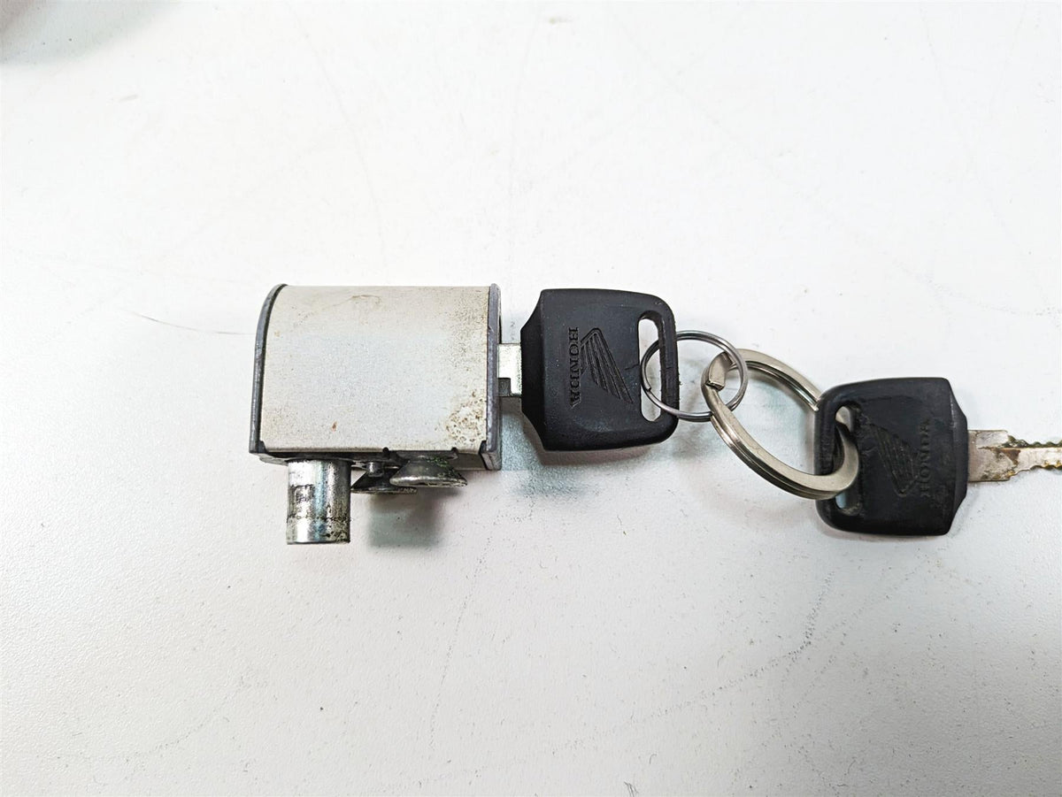 2006 Honda V-Twin VTX1300 R Ignition Switch Key Lock Tank Cap Set 35010-MEA-740 {{ shop.shopifyCountryName }} - Mototech271