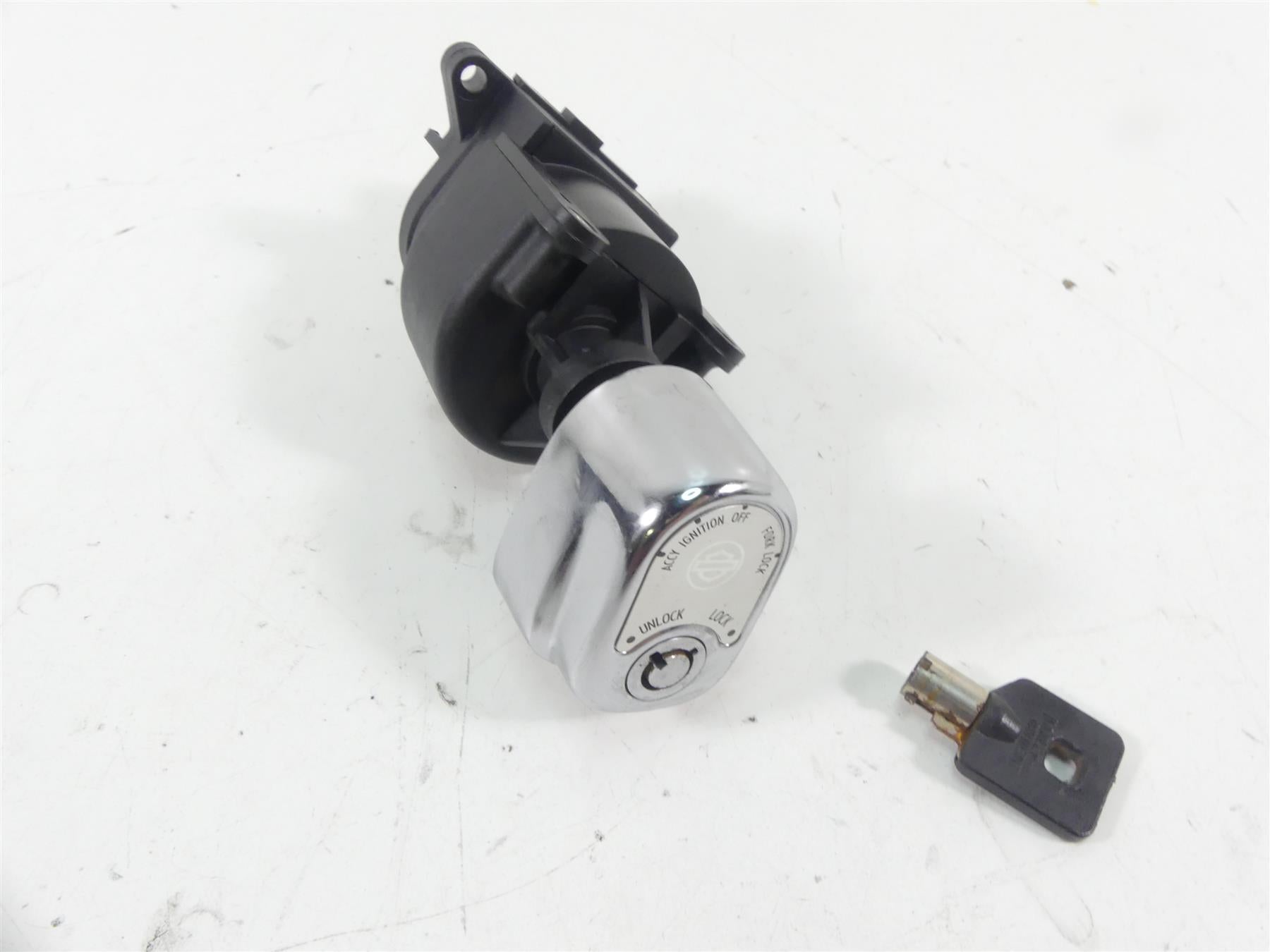 2016 Harley Touring FLTRX Road Glide Ignition Switch Key Fork Lock Set 71400016 | Mototech271