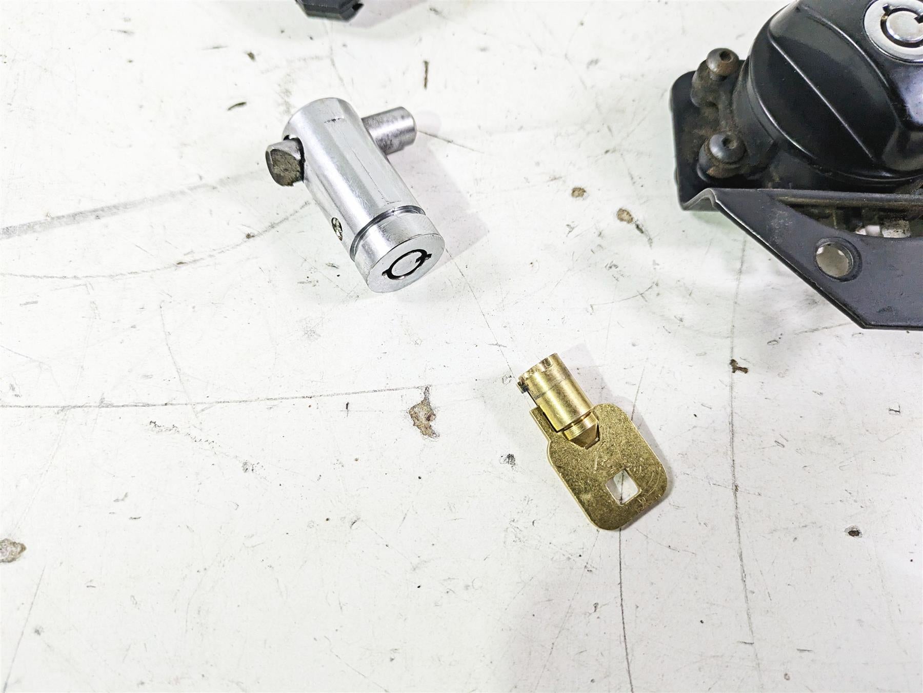 2012 Harley VRSCF Muscle V Rod Ignition Switch Key Lock Set 70020-05 {{ shop.shopifyCountryName }} - Mototech271
