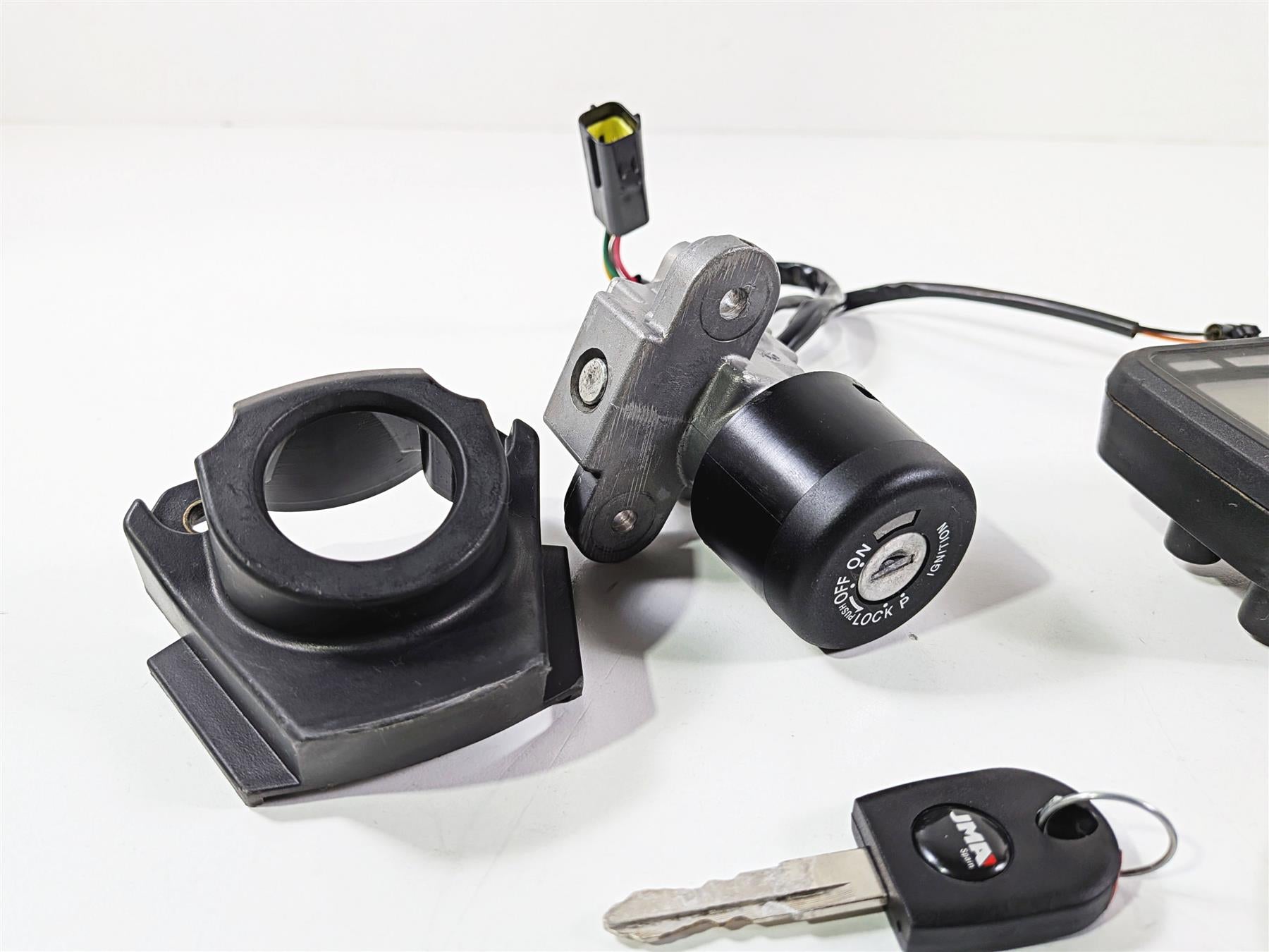 2016 Ducati Hypermotard 939 SP Speedometer Ignition Switch Key Set 11k 40611222B-Mototech271