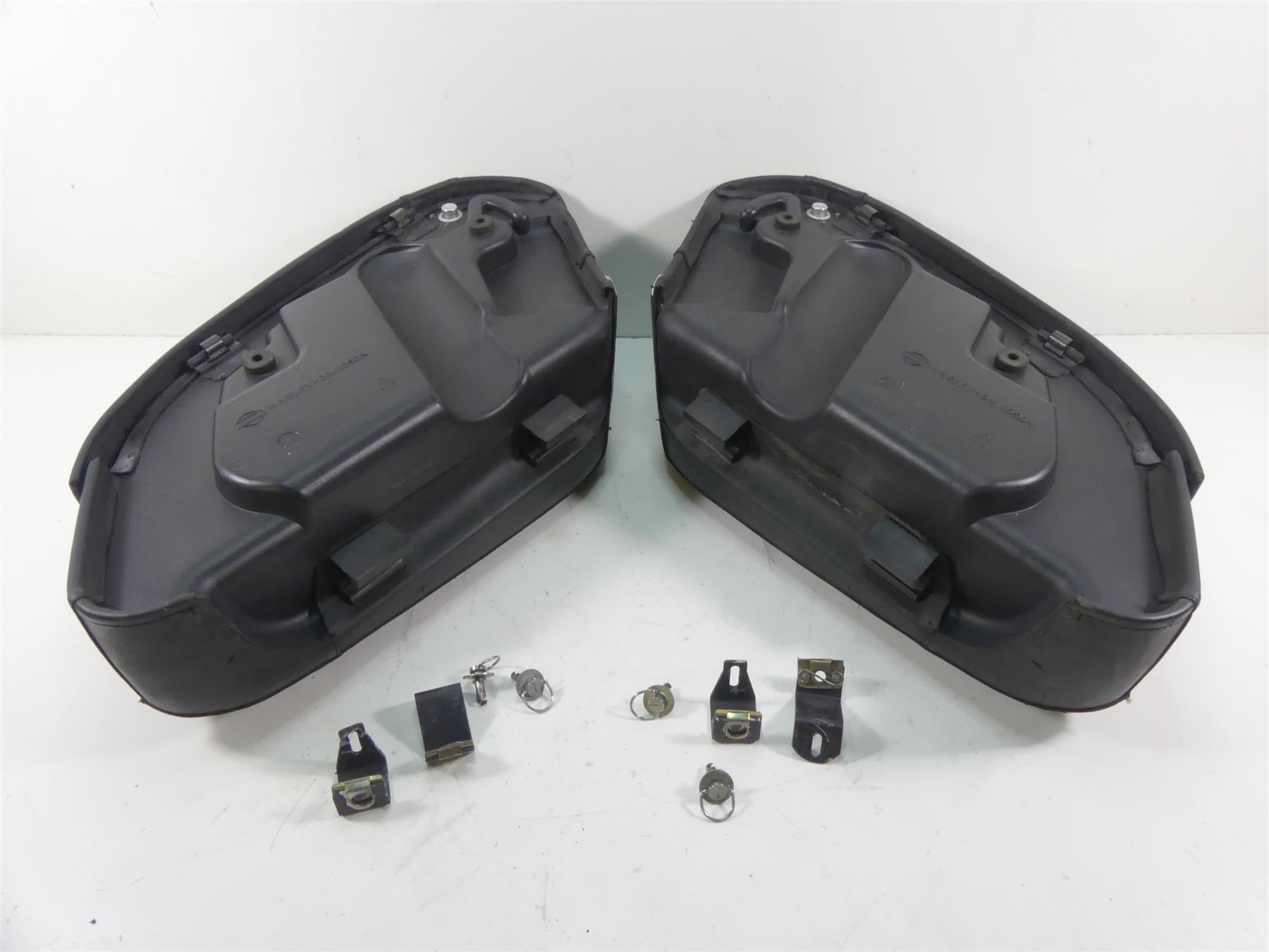 2007 Harley Touring FLHR SE CVO Road King Saddlebag Saddle Bag Set 88221-07 {{ shop.shopifyCountryName }} - Mototech271