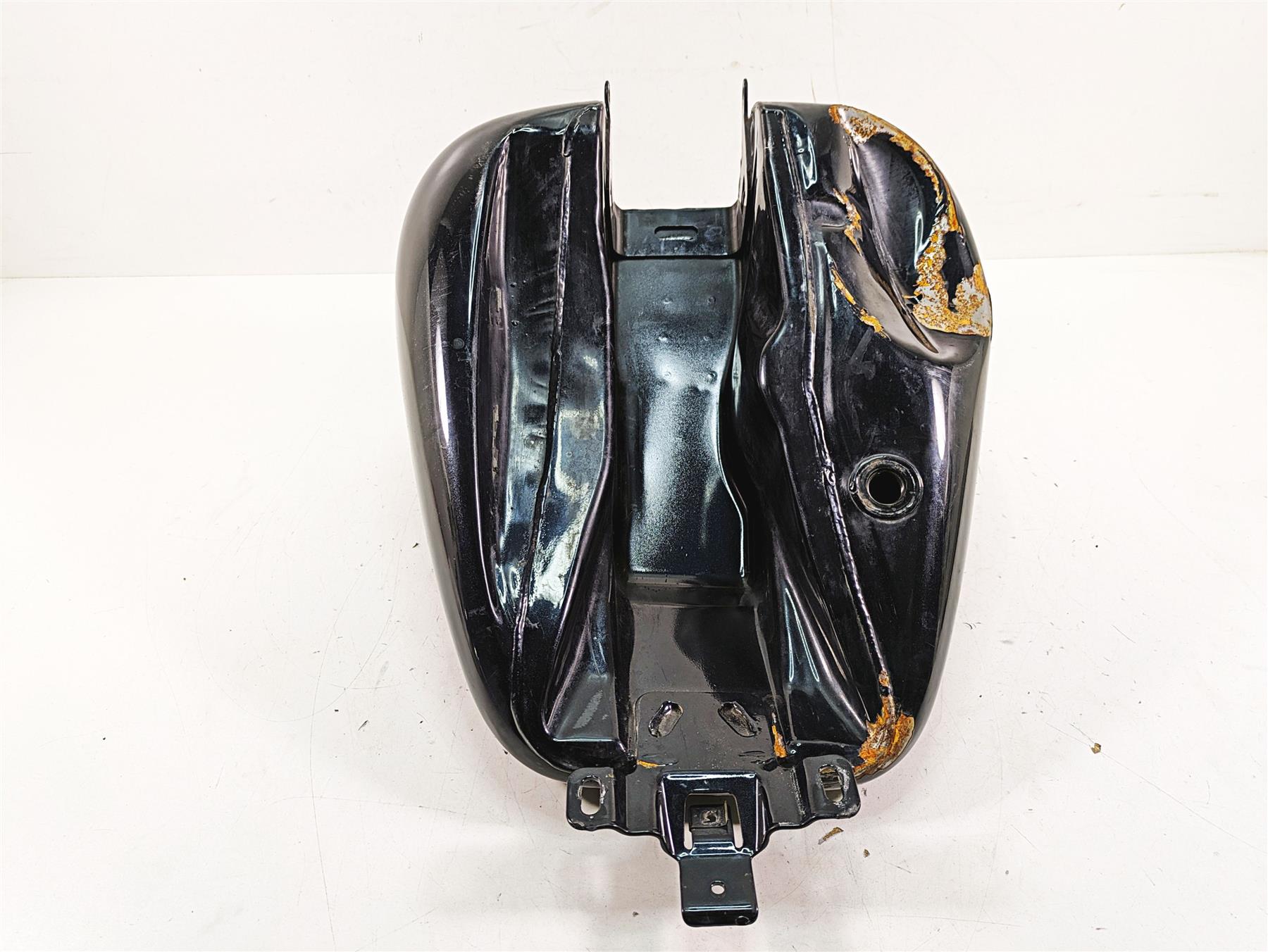 2013 Harley Touring FLHX Street Glide Fuel Gas Petrol Tank - Dented 61356-08 {{ shop.shopifyCountryName }} - Mototech271