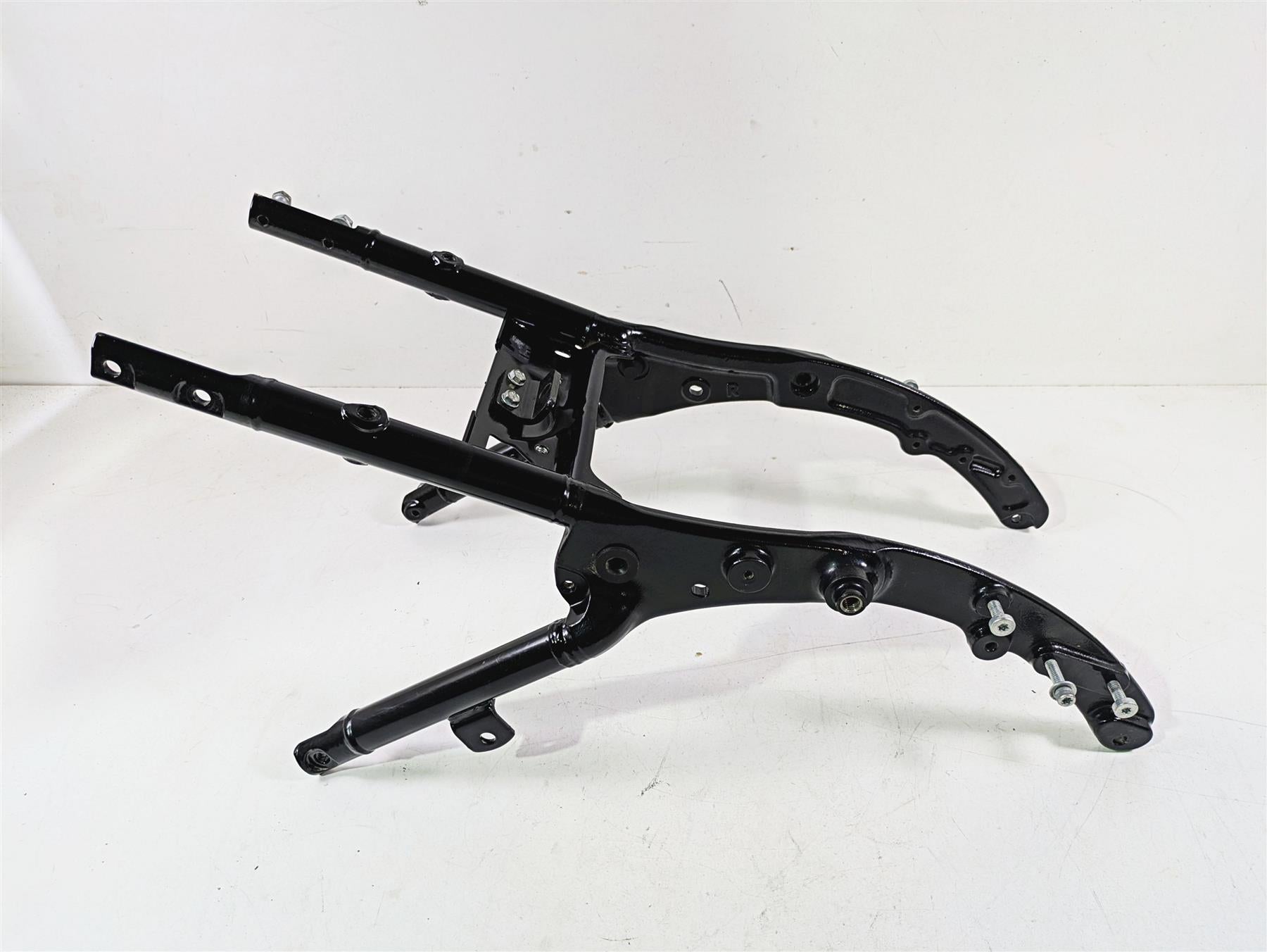 2015 Harley Touring FLHTKL Electra Glide Rear Sub Frame Subframe 48079-09BHP