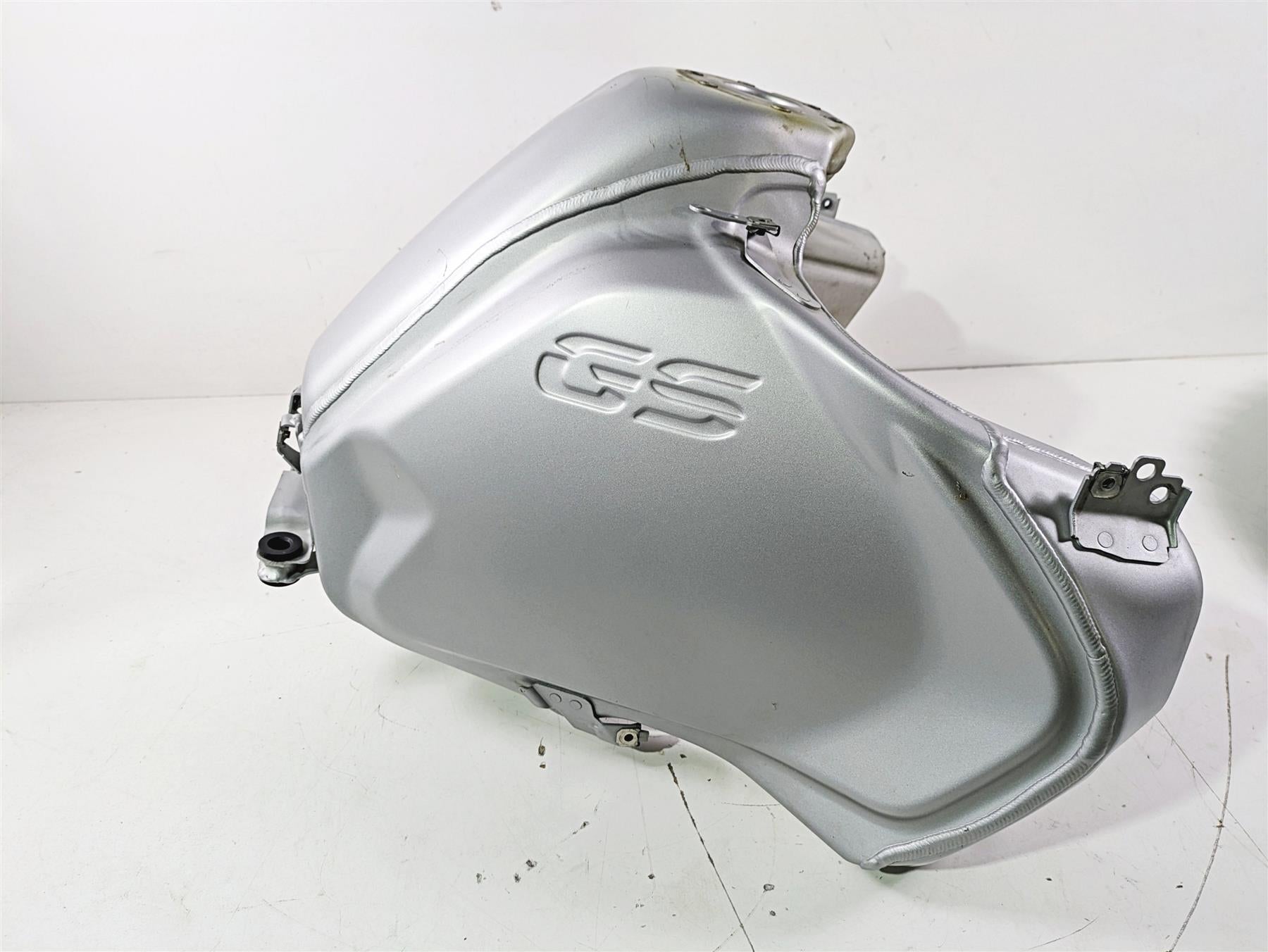 2015 BMW R1200GS Adv K51 Fuel Gas Petrol Tank 16118536188 {{ shop.shopifyCountryName }} - Mototech271