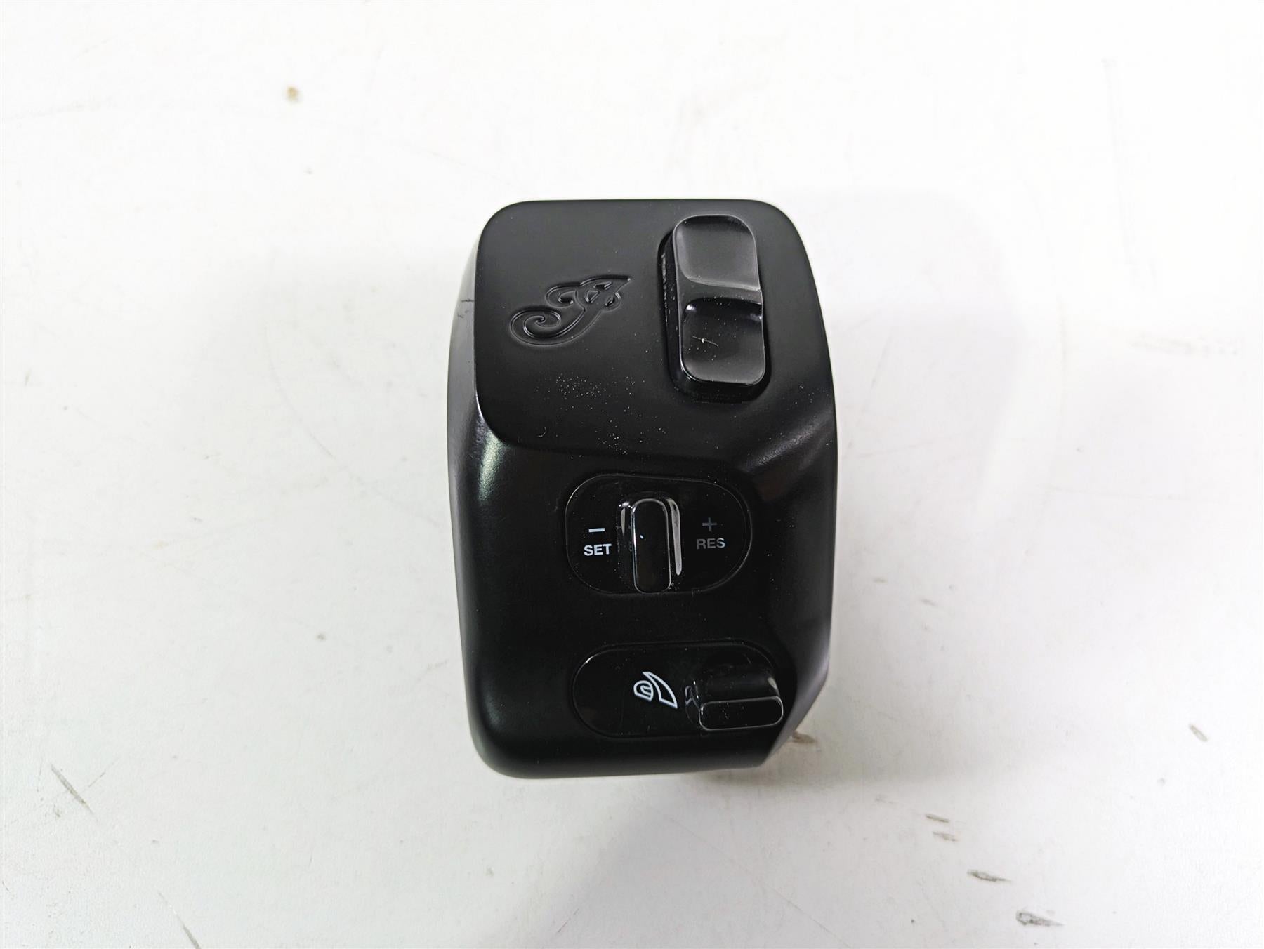 2018 Indian Chieftain Dark Horse Right Hand Control Switch 4016911 4018445 {{ shop.shopifyCountryName }} - Mototech271