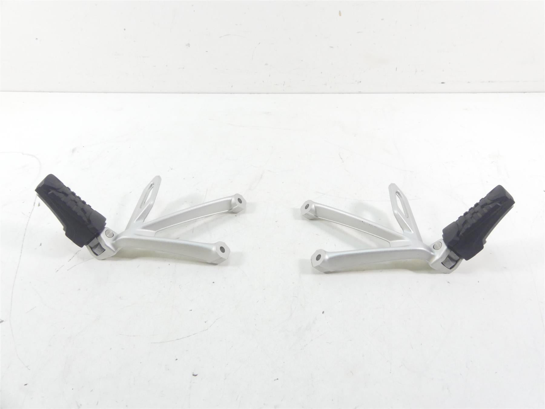 2017 BMW R1200GS GSW K50 Rear Passenger Footpeg Set 46718526741 46718526742 {{ shop.shopifyCountryName }} - Mototech271