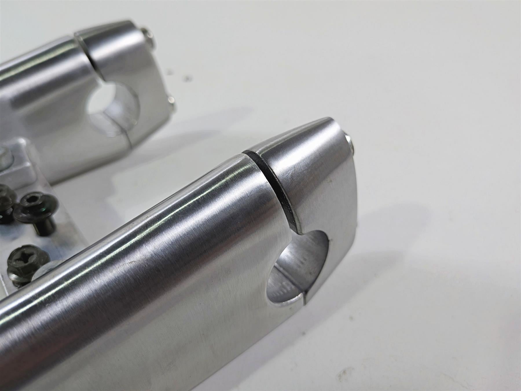 2005 Suzuki VZ800 M50 Boulevard Handlebar Holder Risers 56224-39G00 56225-39G00 {{ shop.shopifyCountryName }} - Mototech271