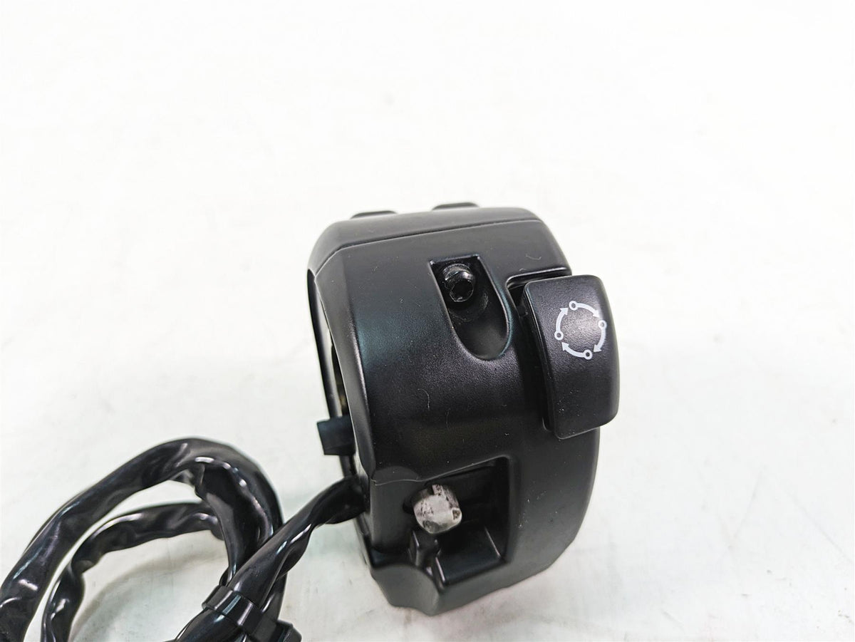 2020 Harley Touring FLHX Street Glide Left Hand Traction Control Switch 71500128 {{ shop.shopifyCountryName }} - Mototech271
