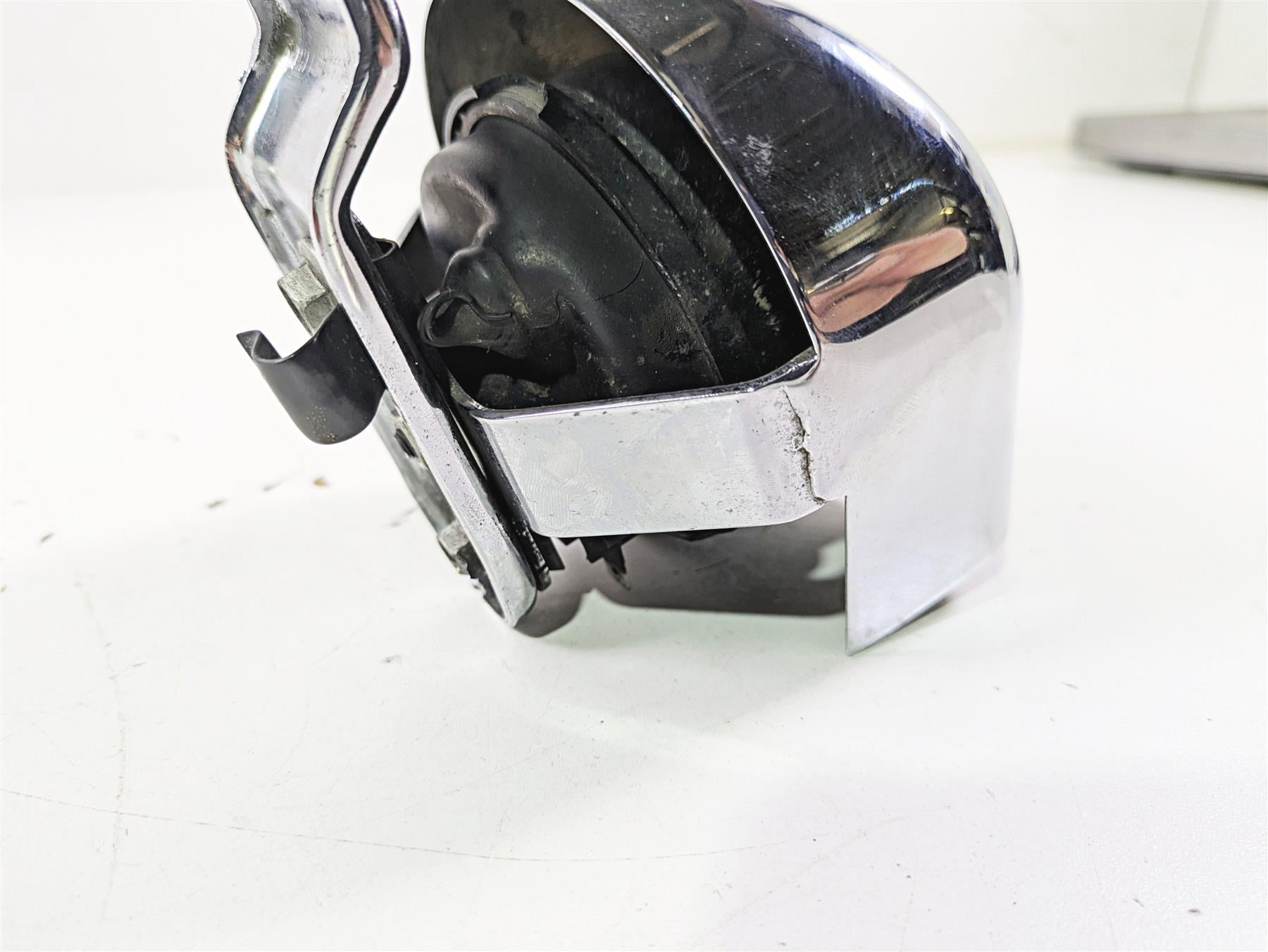 2011 Harley FXDC Dyna Super Glide Horn & Chrome Cover 61300478A {{ shop.shopifyCountryName }} - Mototech271